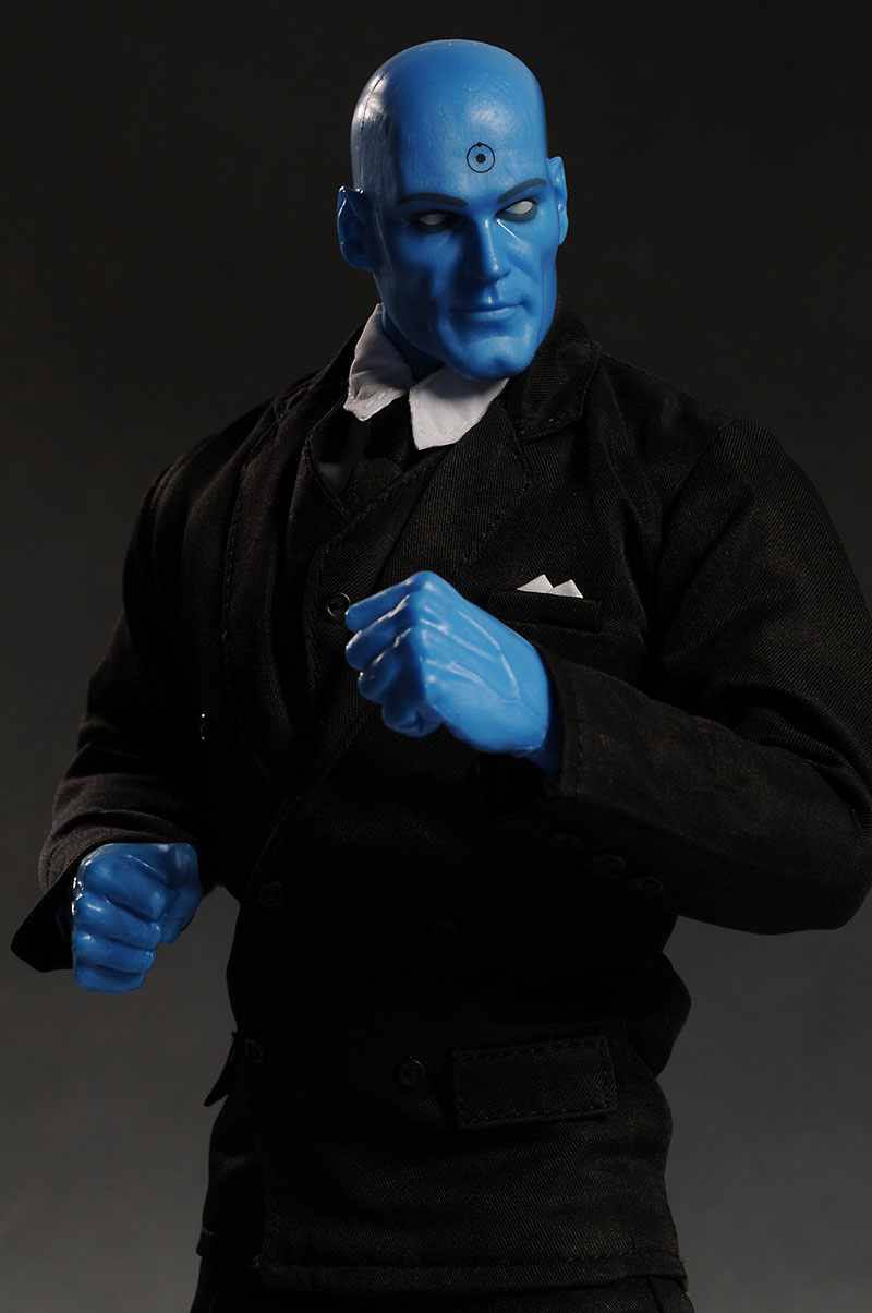 DC Direct Deluxe - The Comedian (Watchmen) - xSOLD (Watchmen) action figure collectible - Main Image 4