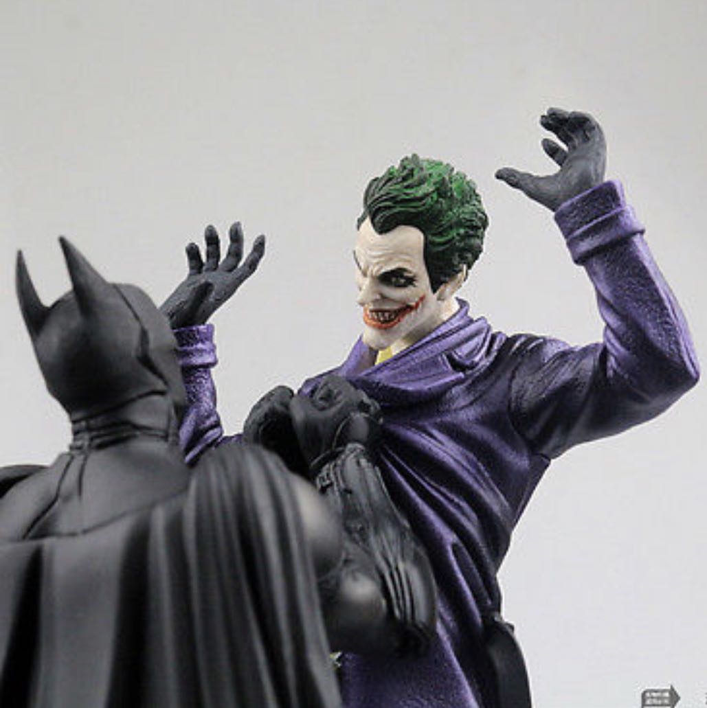 Statue - Arkham City Collector’s - Batman Black & White - xSOLD (Batman Arkham City) action figure collectible - Main Image 2