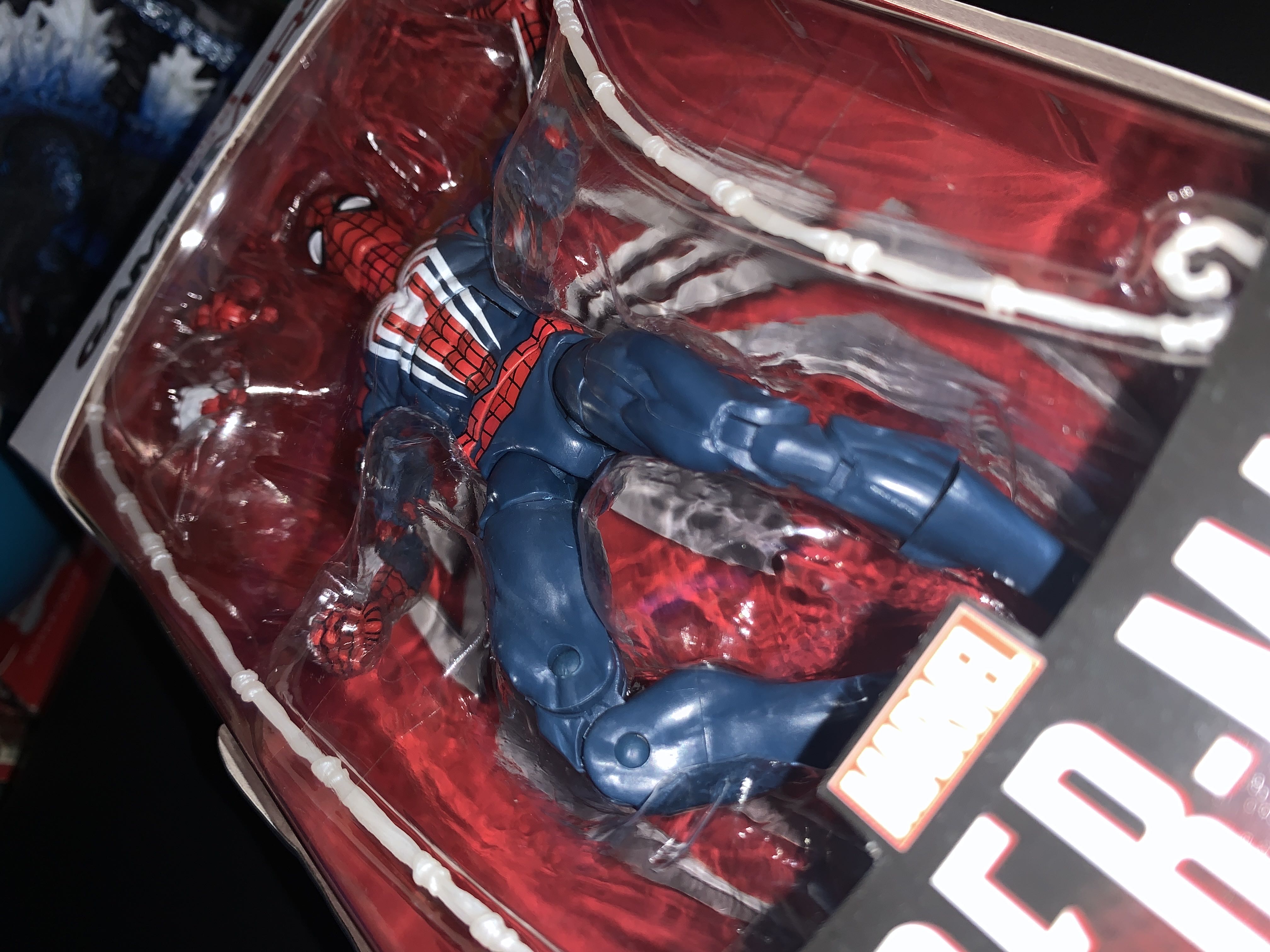 Spider-Man (PS4 Advance Suit) - Hasbro (Marvel Legends Gameverse) action figure collectible [Barcode 630509782949] - Main Image 4