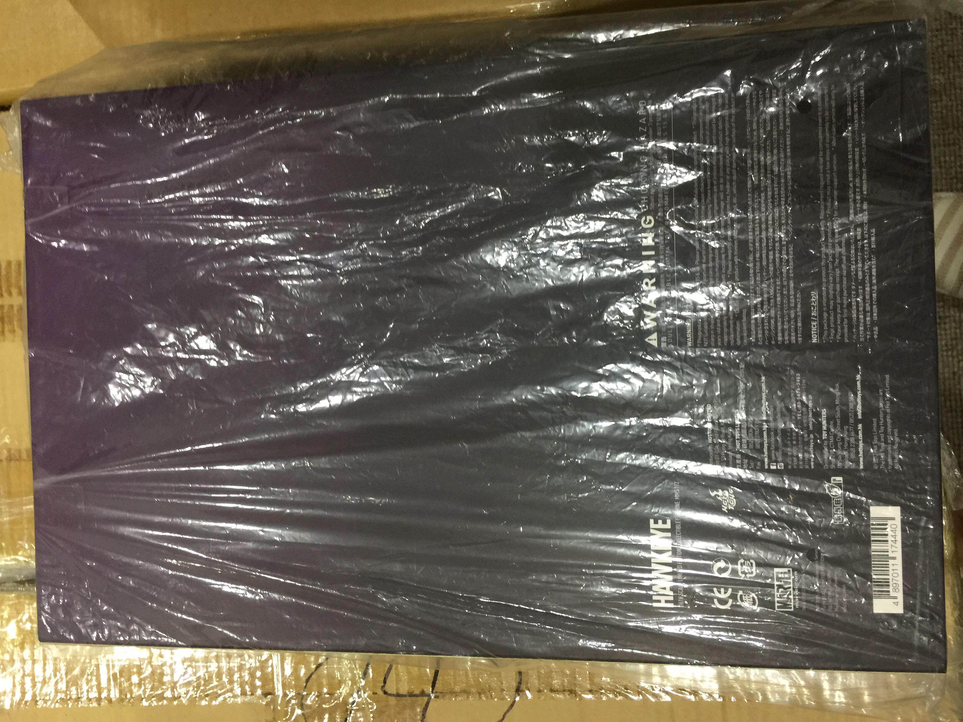 Hawkeye The Avengers - Hot Toys action figure collectible - Main Image 2