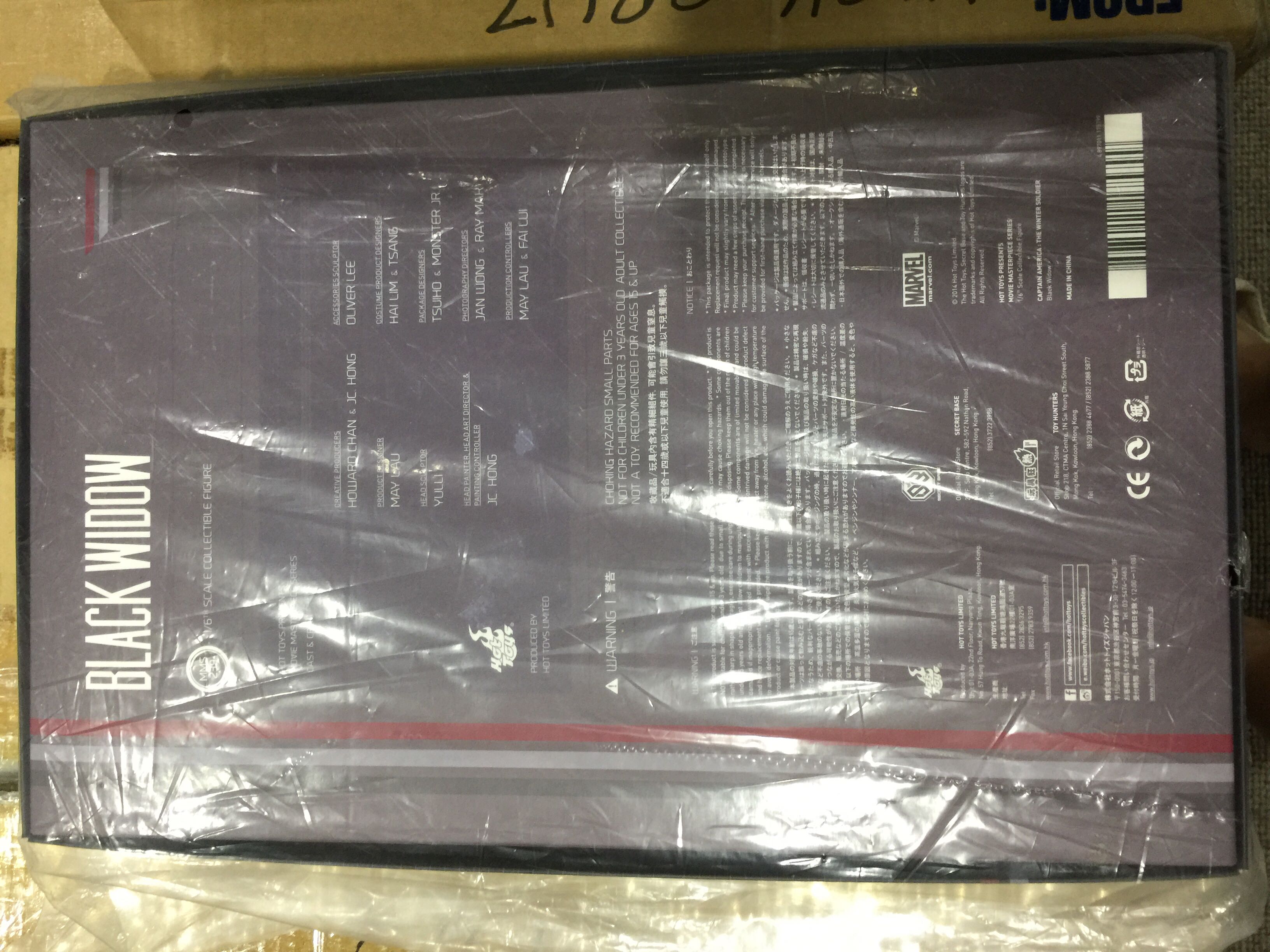 Black Widow - Hot Toys action figure collectible - Main Image 2