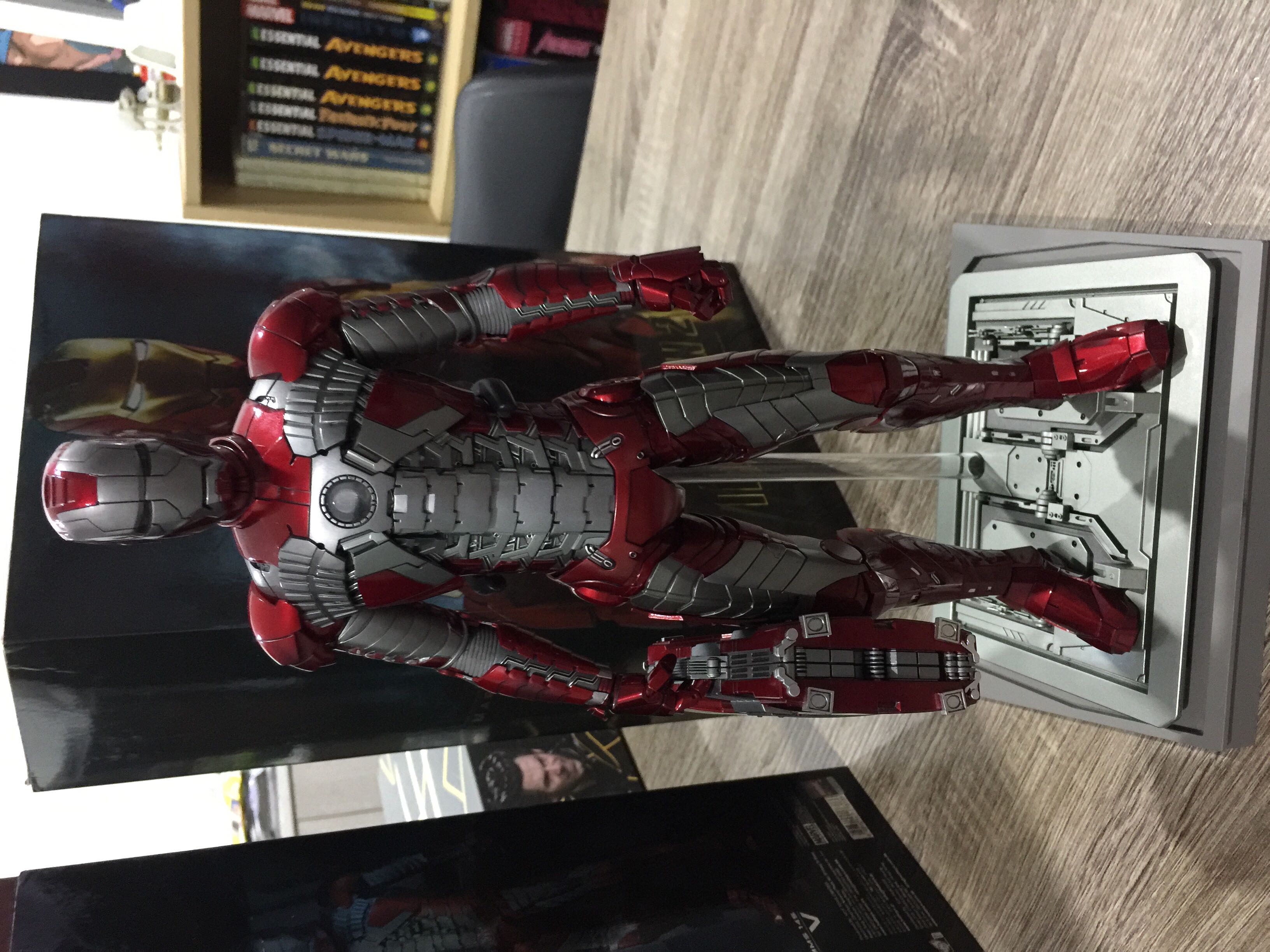 Iron Man 2  MARK V - Hot Toys action figure collectible - Main Image 3