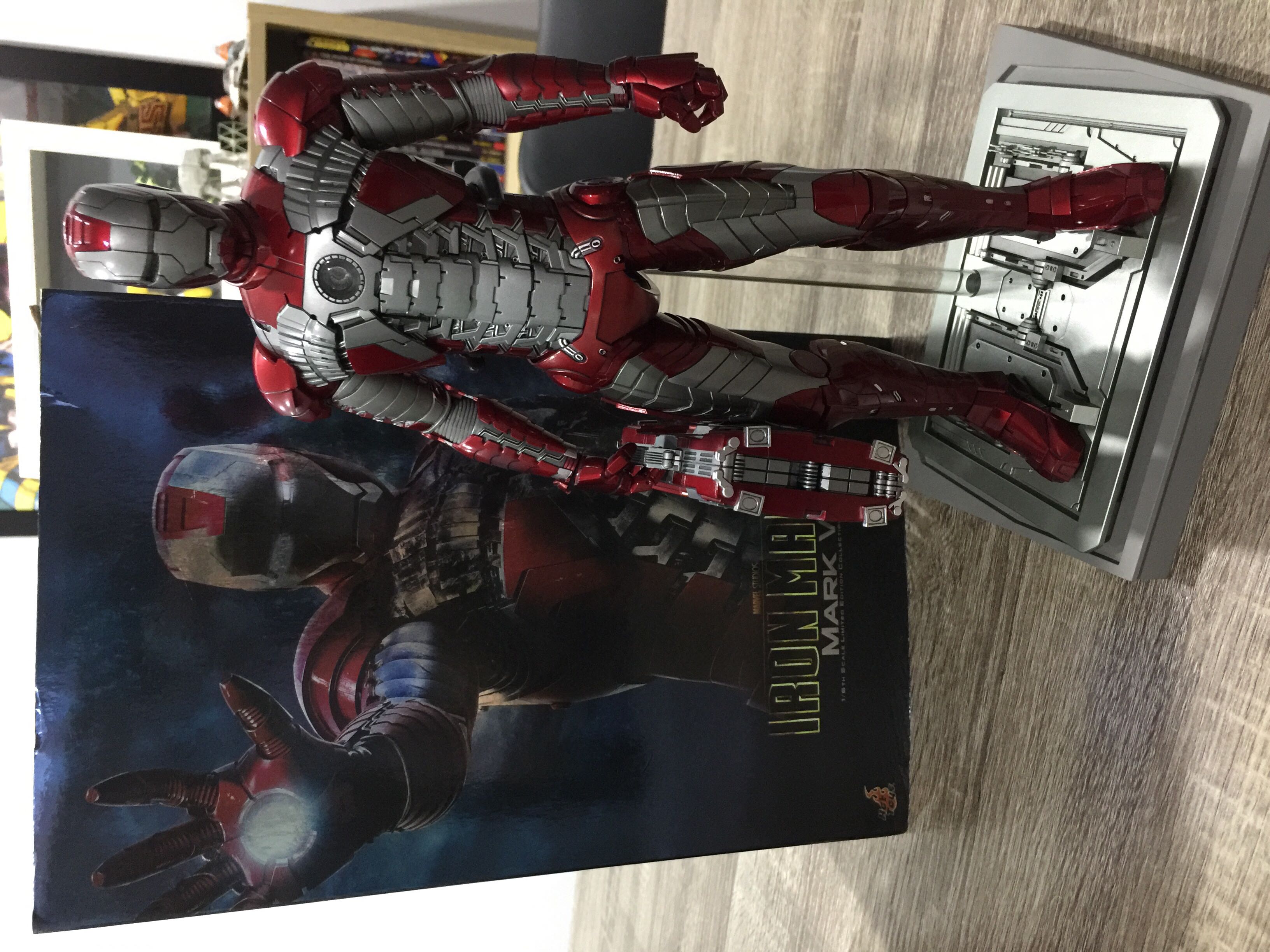 Iron Man 2  MARK V - Hot Toys action figure collectible - Main Image 4