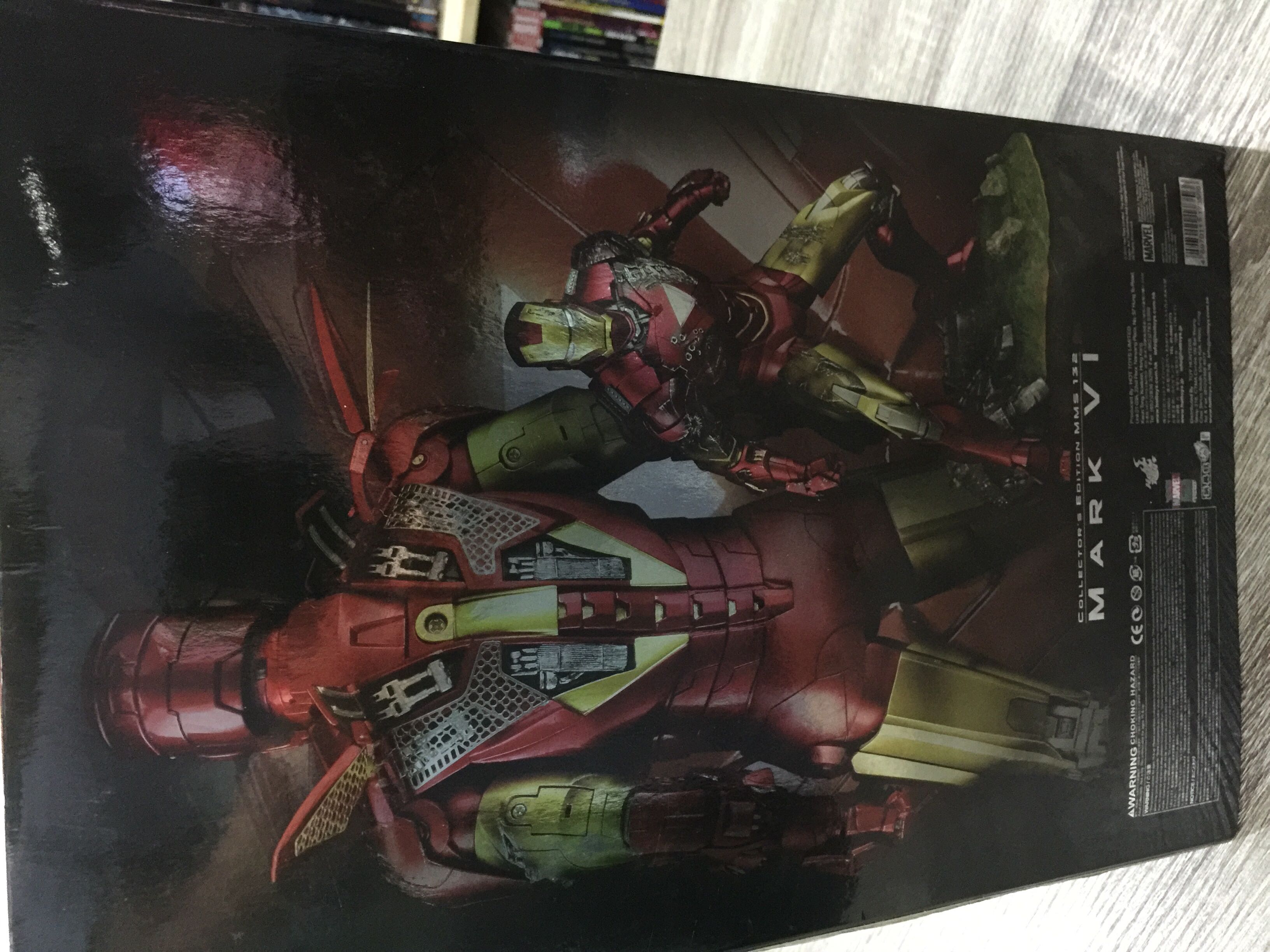 Iron Man 2 MARK VI - Hot Toys action figure collectible - Main Image 2