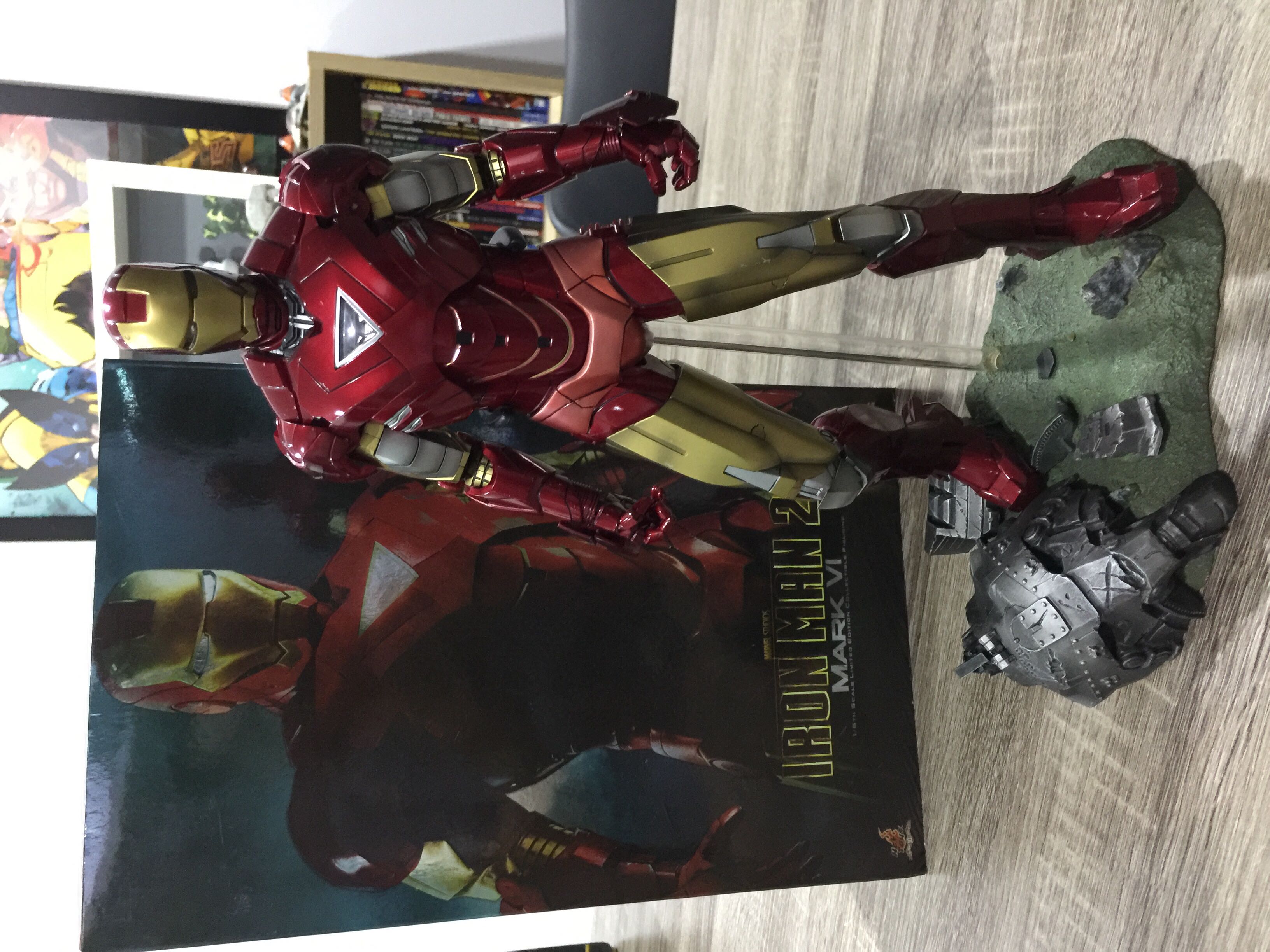 Iron Man 2 MARK VI - Hot Toys action figure collectible - Main Image 3