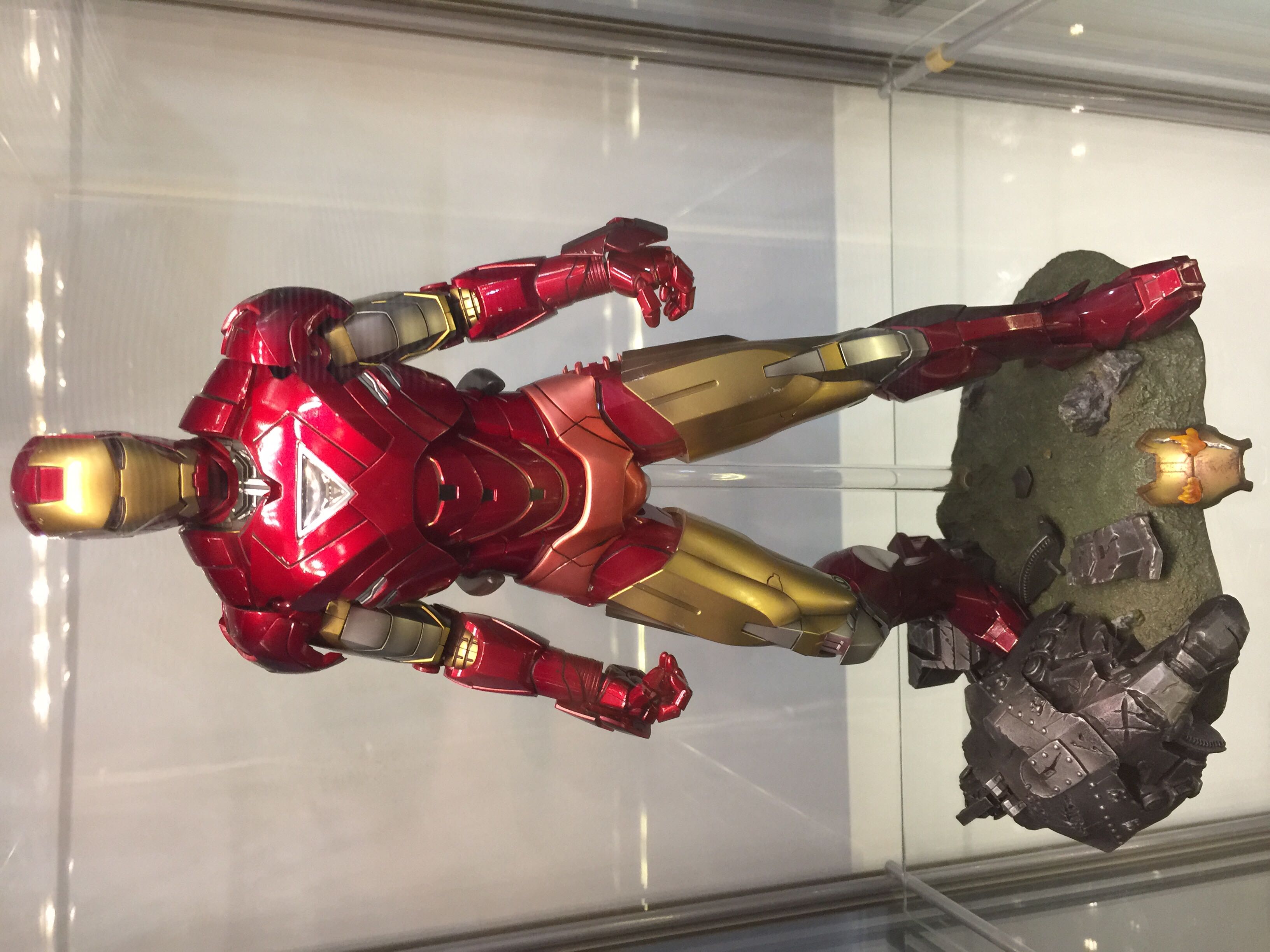 Iron Man 2 MARK VI - Hot Toys action figure collectible - Main Image 4