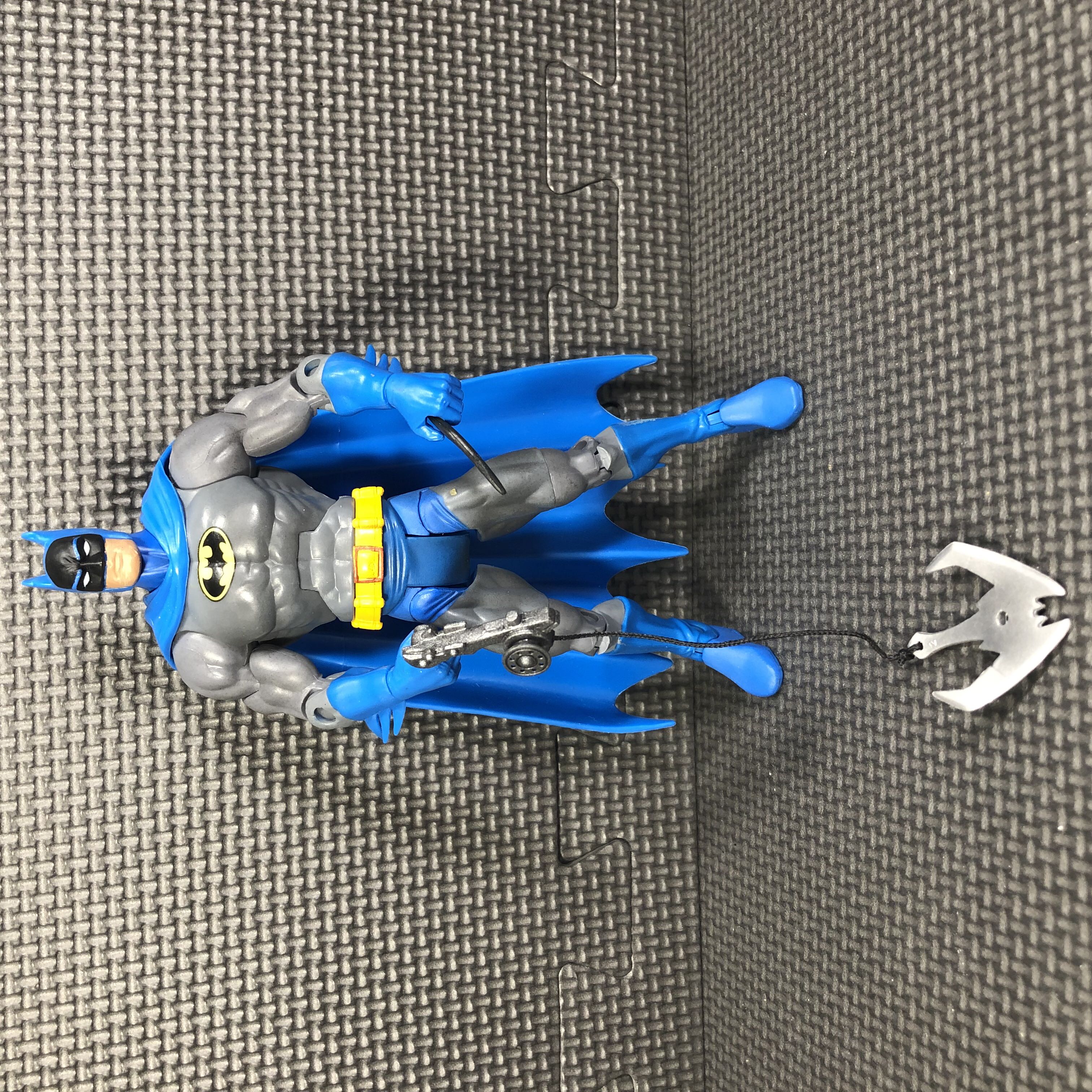 DC UNIVERSE CLASSICS WAVE 1, BATMAN  - DC Mattel action figure collectible - Main Image 2