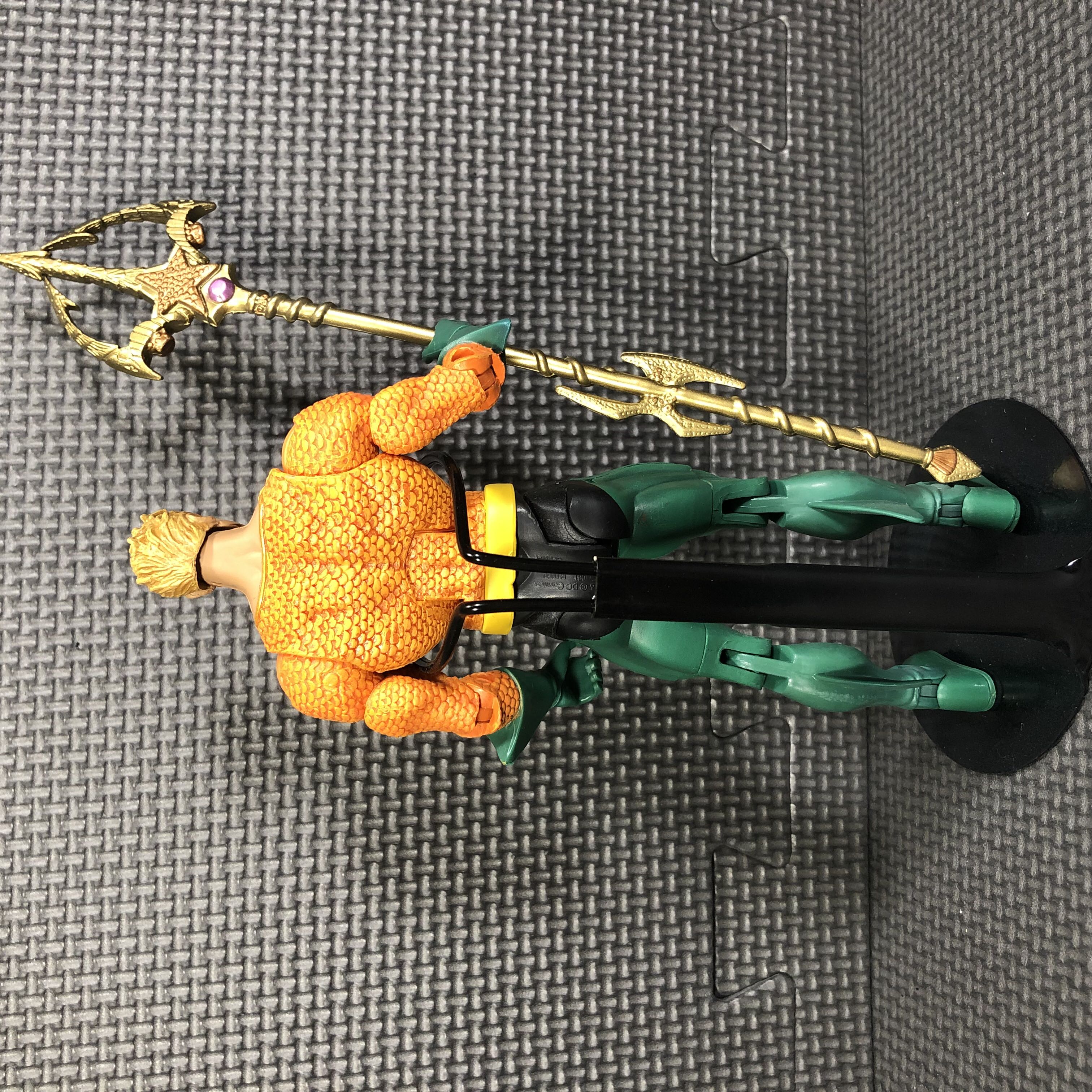 DC Universe Classics, Wave 2: Aquaman (Classic) - Mattel (DC Comics - Super Heroes) action figure collectible - Main Image 3