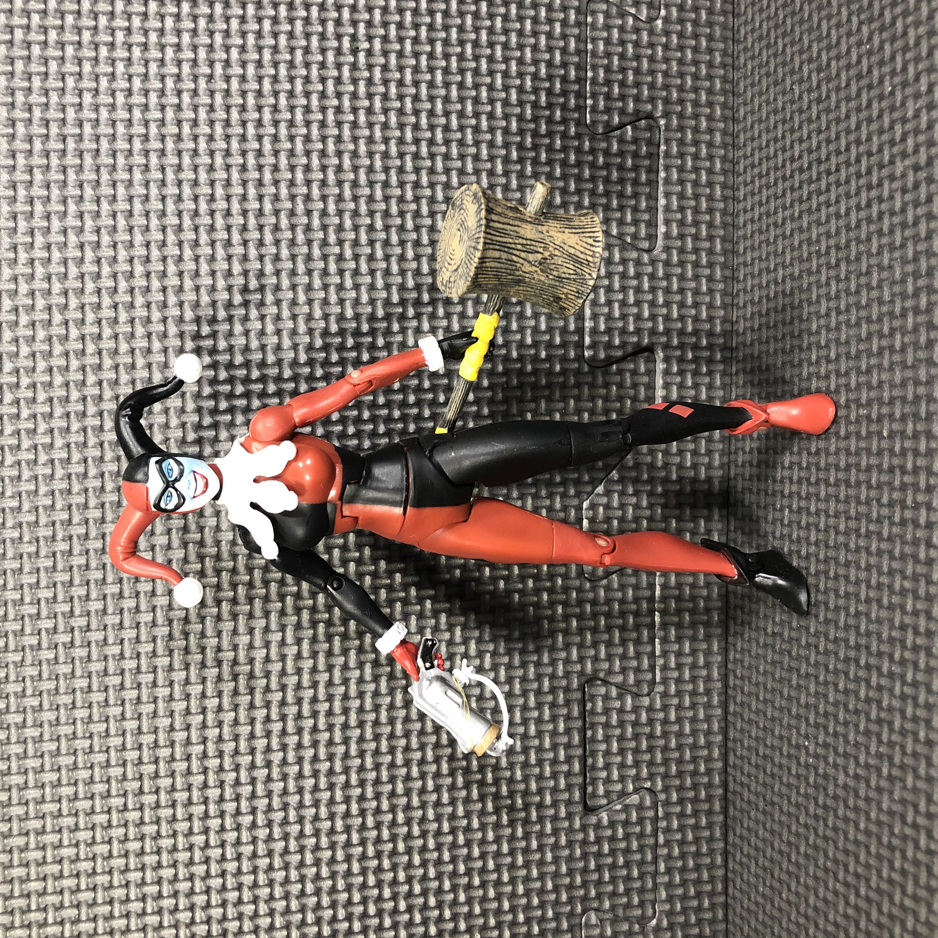 DC Universe Classics, Wave 2: Harley Quinn - Mattel (DC Comics - Super Heroes) action figure collectible - Main Image 2