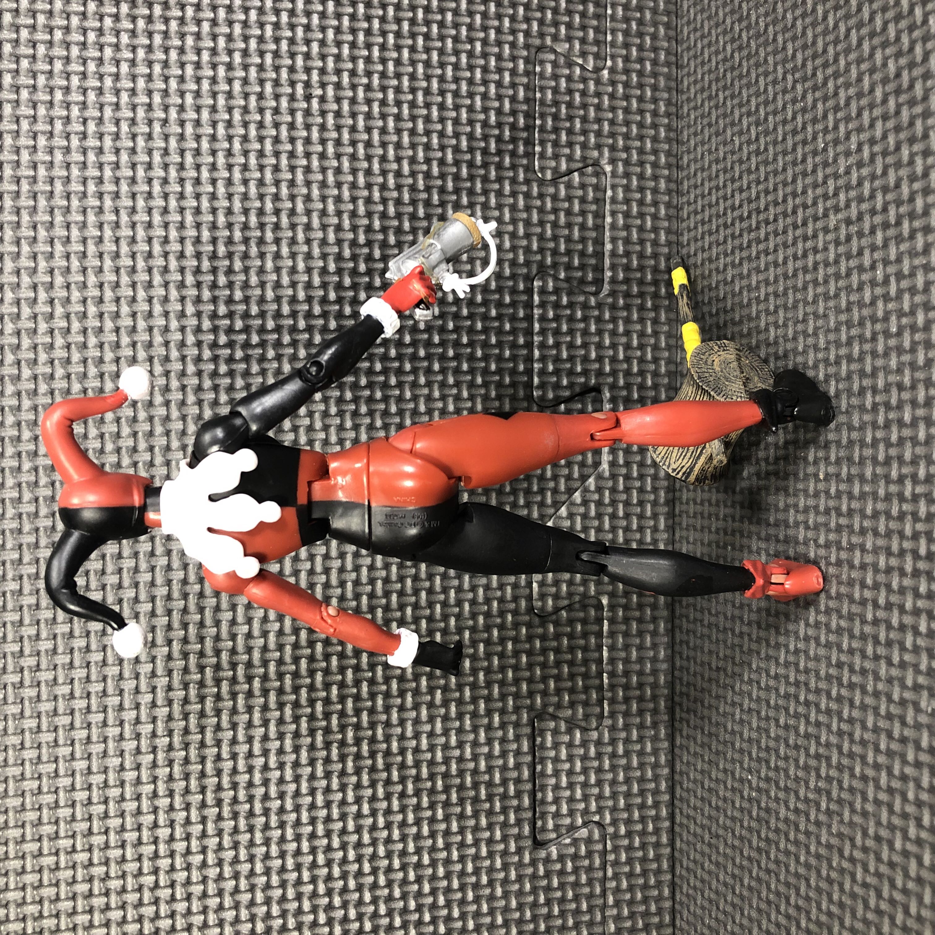 DC Universe Classics, Wave 2: Harley Quinn - Mattel (DC Comics - Super Heroes) action figure collectible - Main Image 3