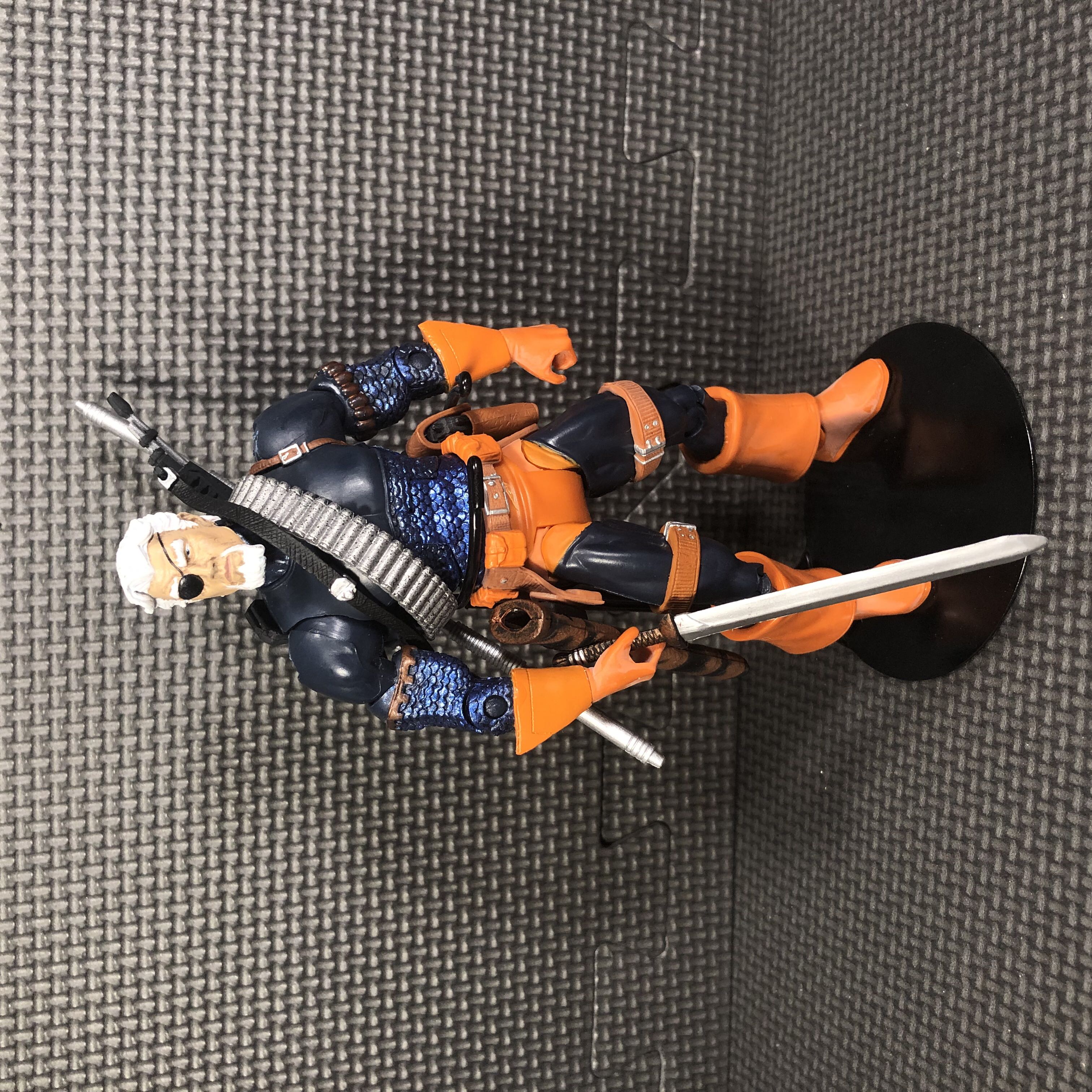 Deathstroke DC UNIVERSE CLASSICS WAVE 3, DEATHSTROKE - DC Mattel action figure collectible - Main Image 2