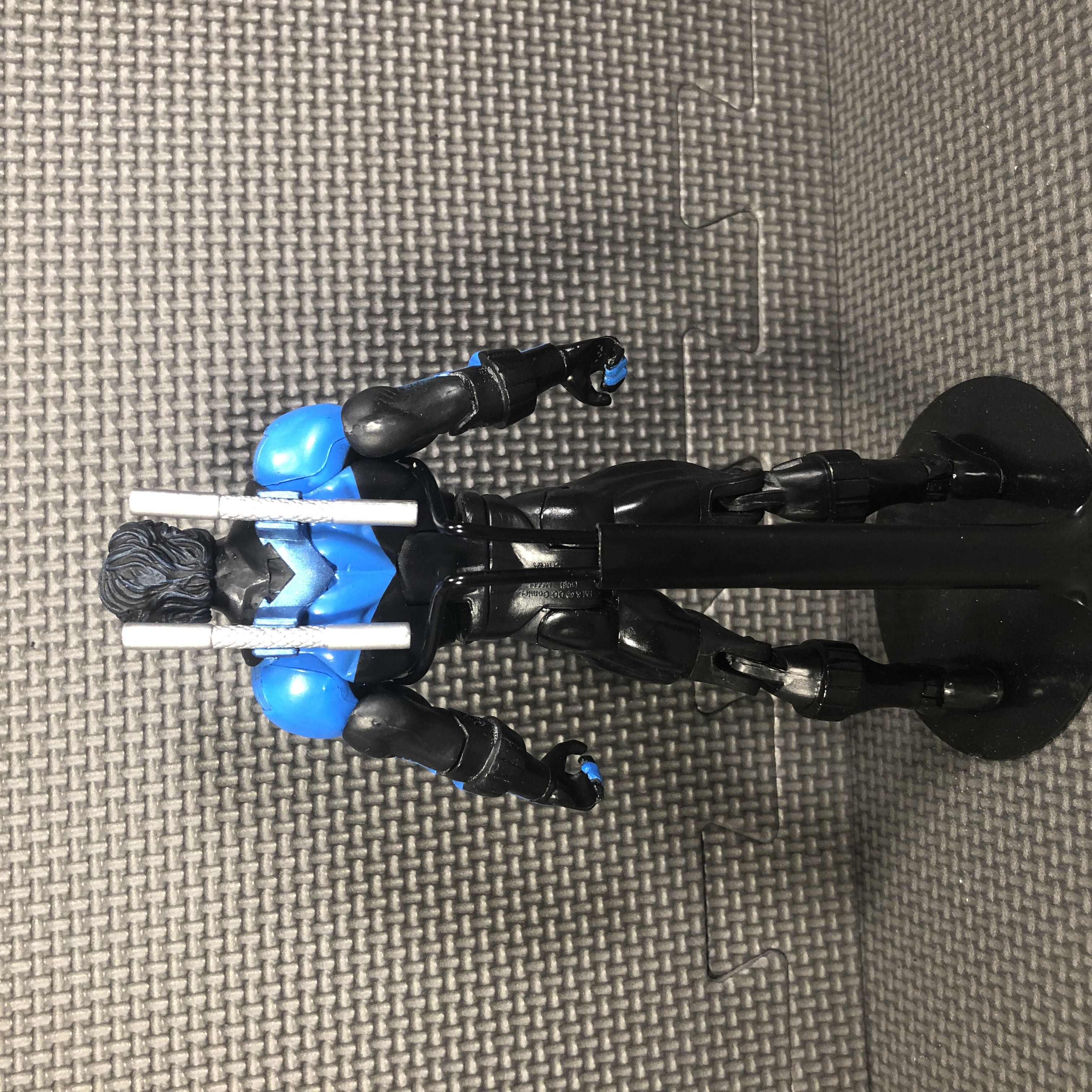 DC Universe Classics, Wave 3: Nightwing - Mattel (DC Comics - Super Heroes) action figure collectible - Main Image 3