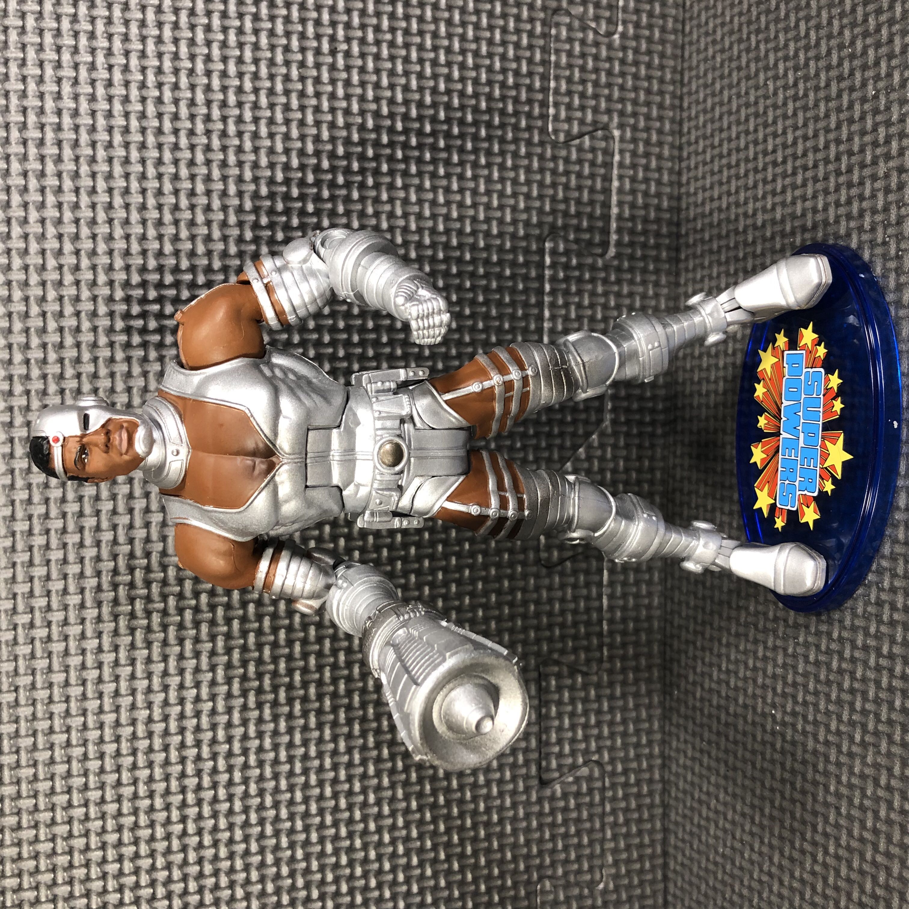 DC UNIVERSE CLASSICS WAVE 4, CYBORG (KB EXCLUSIVE VARIANT) - DC Mattel action figure collectible - Main Image 2