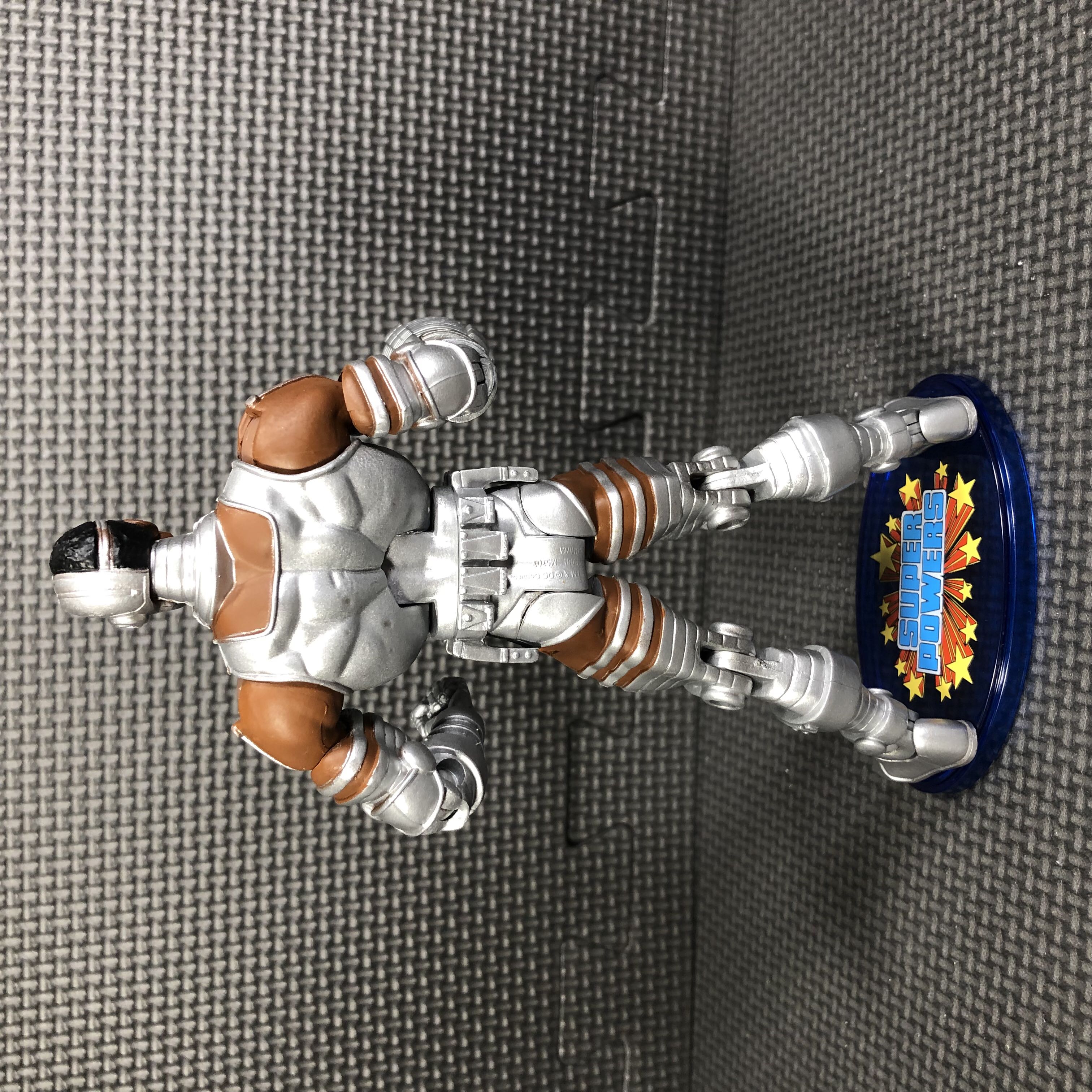 DC UNIVERSE CLASSICS WAVE 4, CYBORG (KB EXCLUSIVE VARIANT) - DC Mattel action figure collectible - Main Image 4