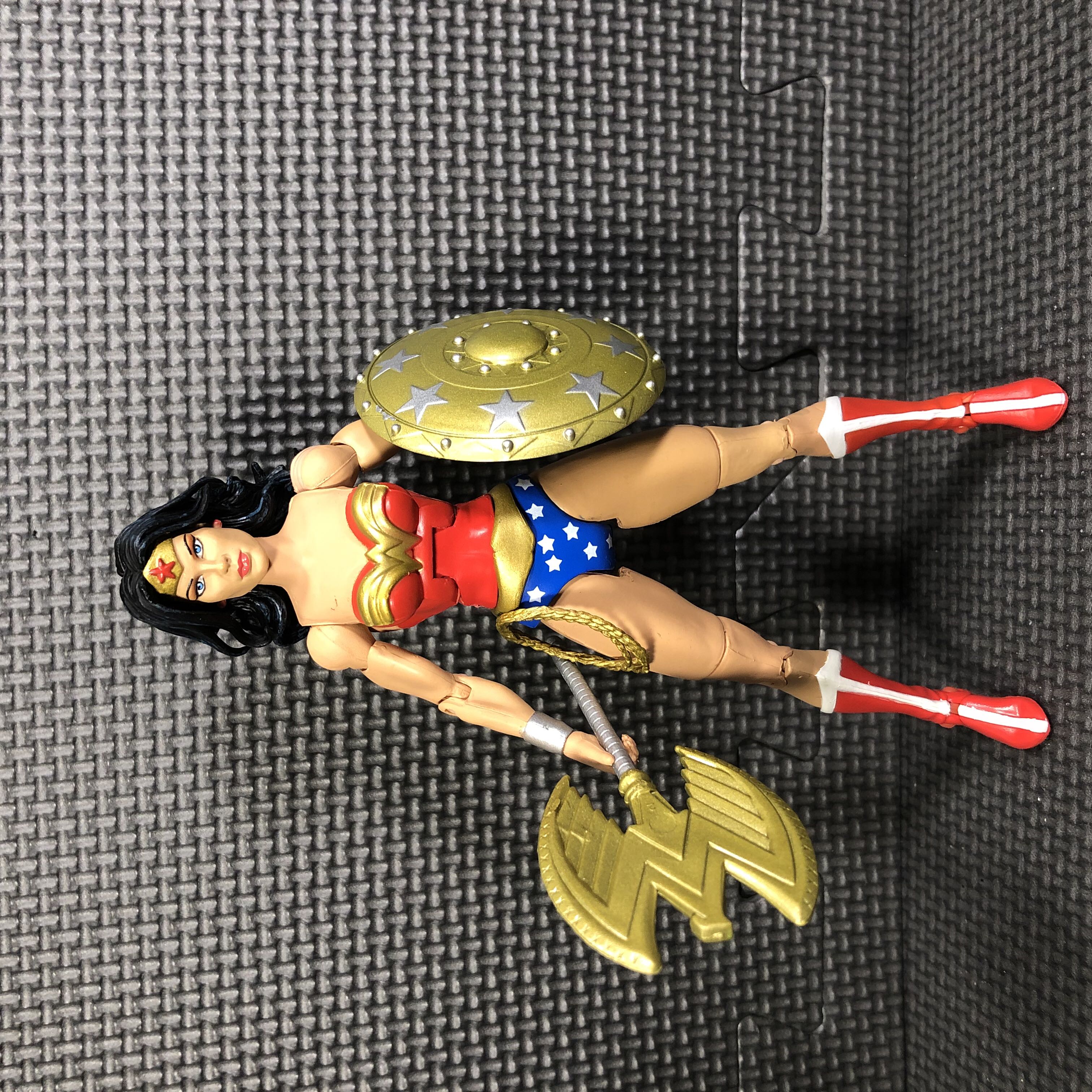 DC Universe Classics, Wave 4: Wonder Woman - Mattel (DC Comics - Super Heroes) action figure collectible - Main Image 2