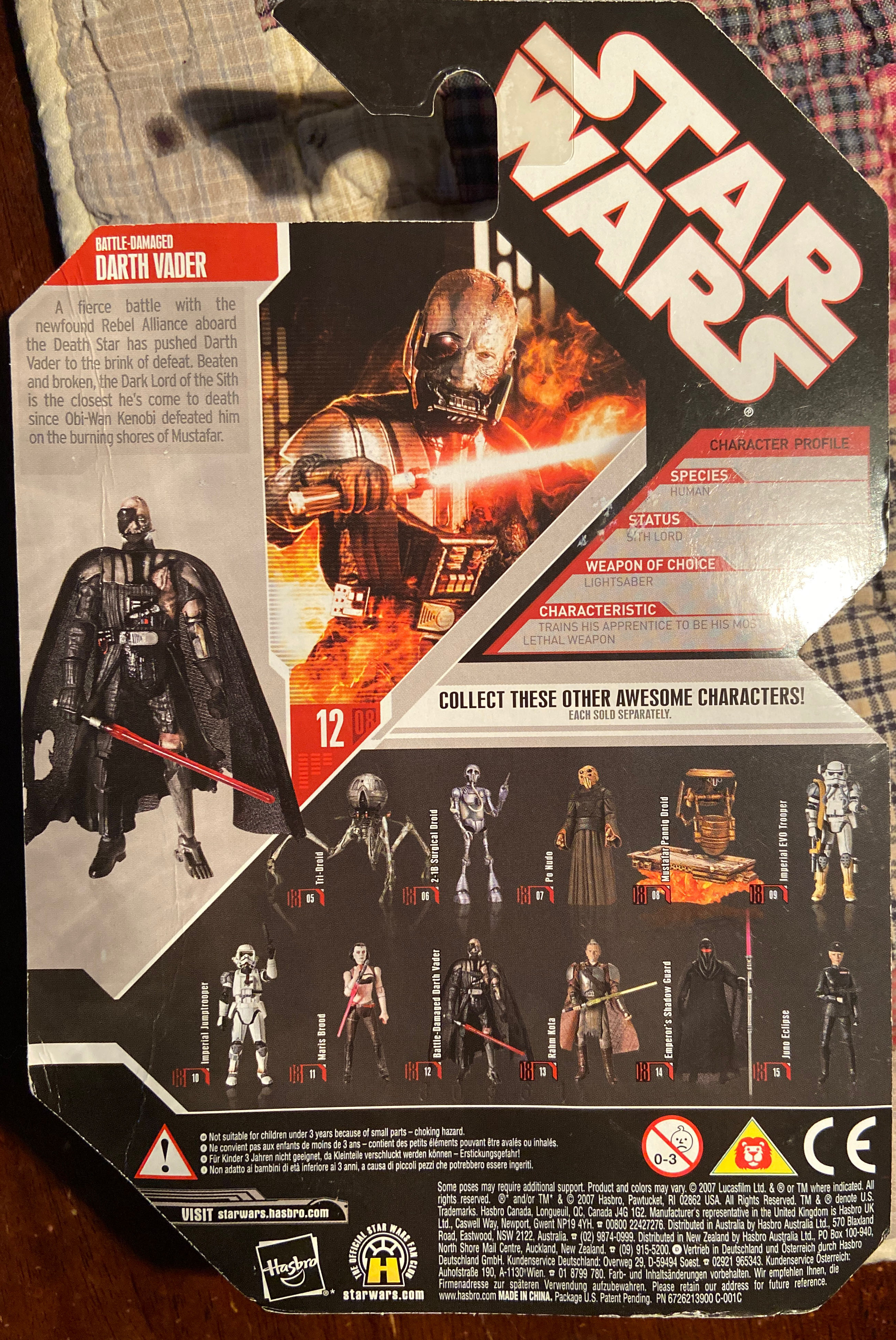 Battle-Damaged Darth Vader - Hasbro (Star Wars: The Force Unleashed) action figure collectible [Barcode 653569257066] - Main Image 2