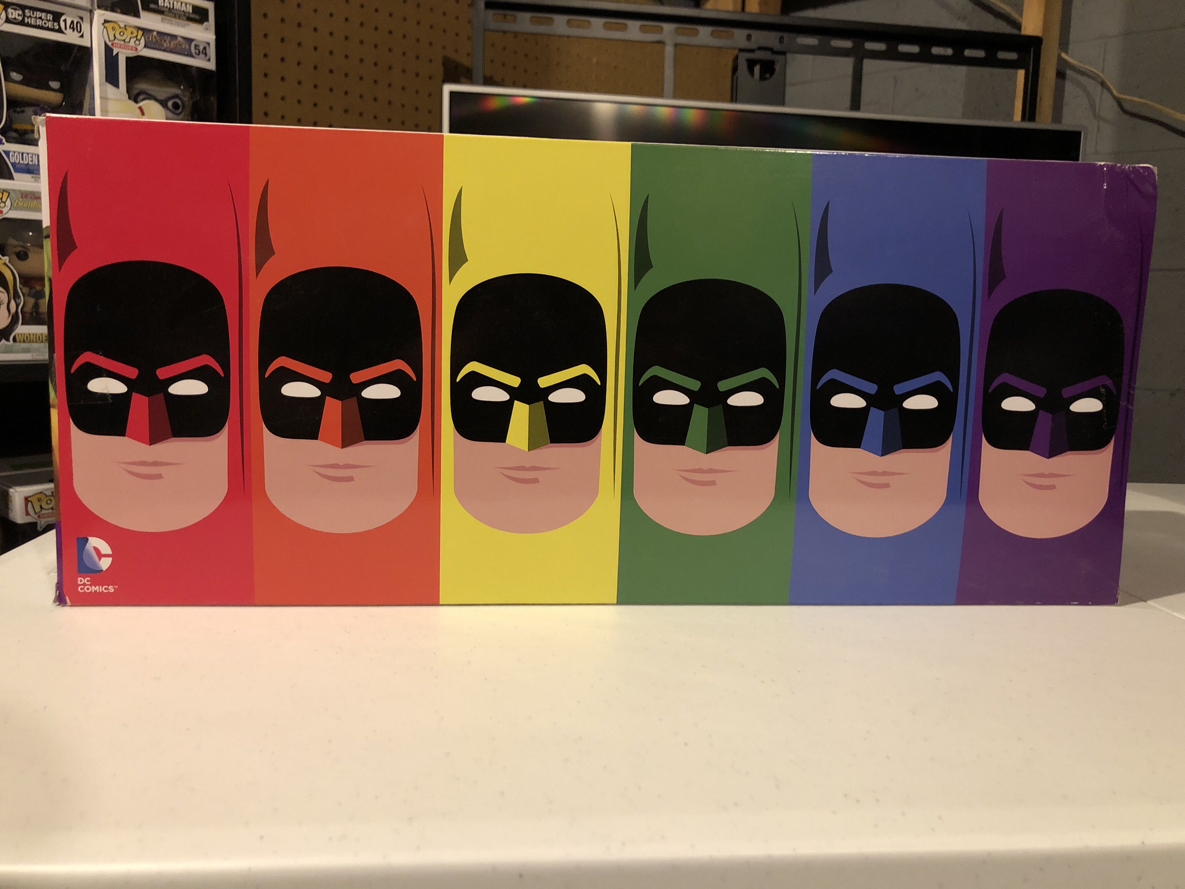 Rainbow/Arc-En-Ciel Batman  - DC Collectibles (DC Collectibles) action figure collectible [Barcode 761941339504] - Main Image 3