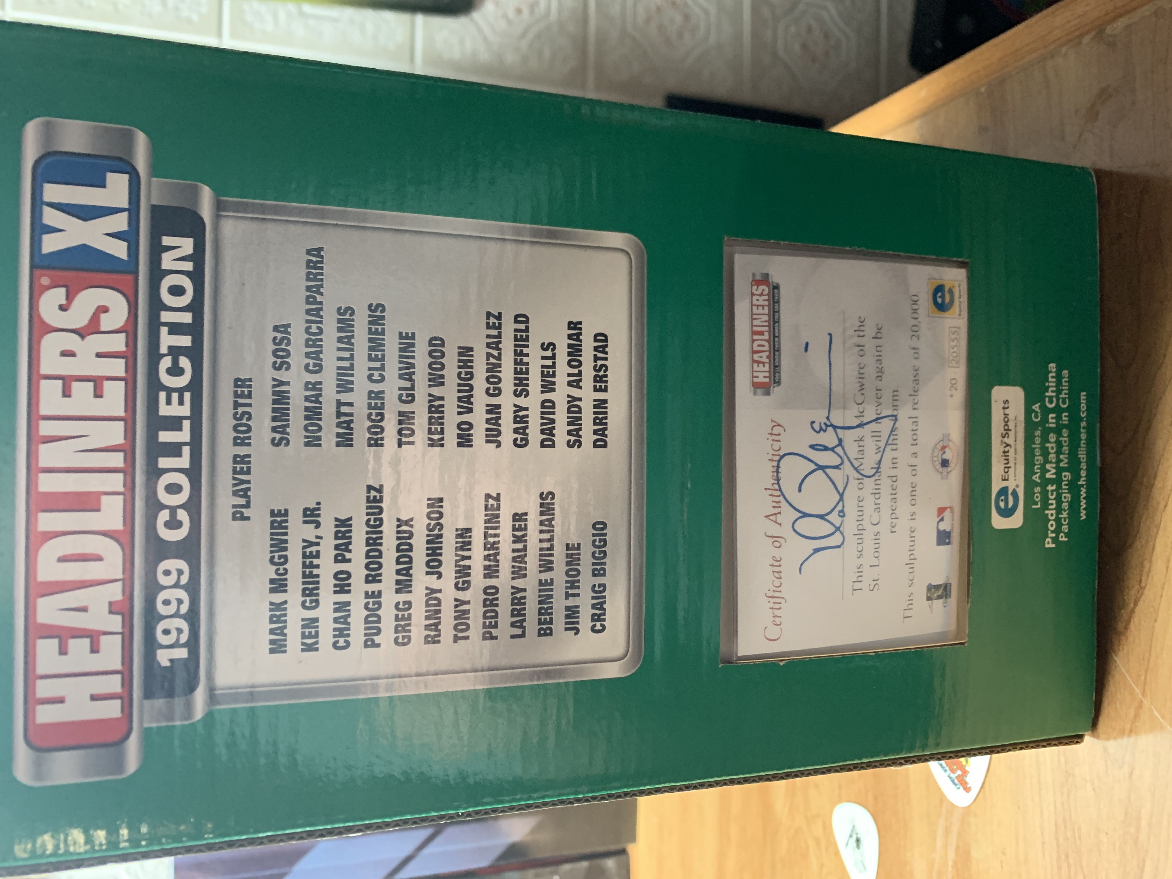 Corinthian MLB Headliners XL Ivan Rodriguez  action figure collectible [Barcode 608326393006] - Main Image 2