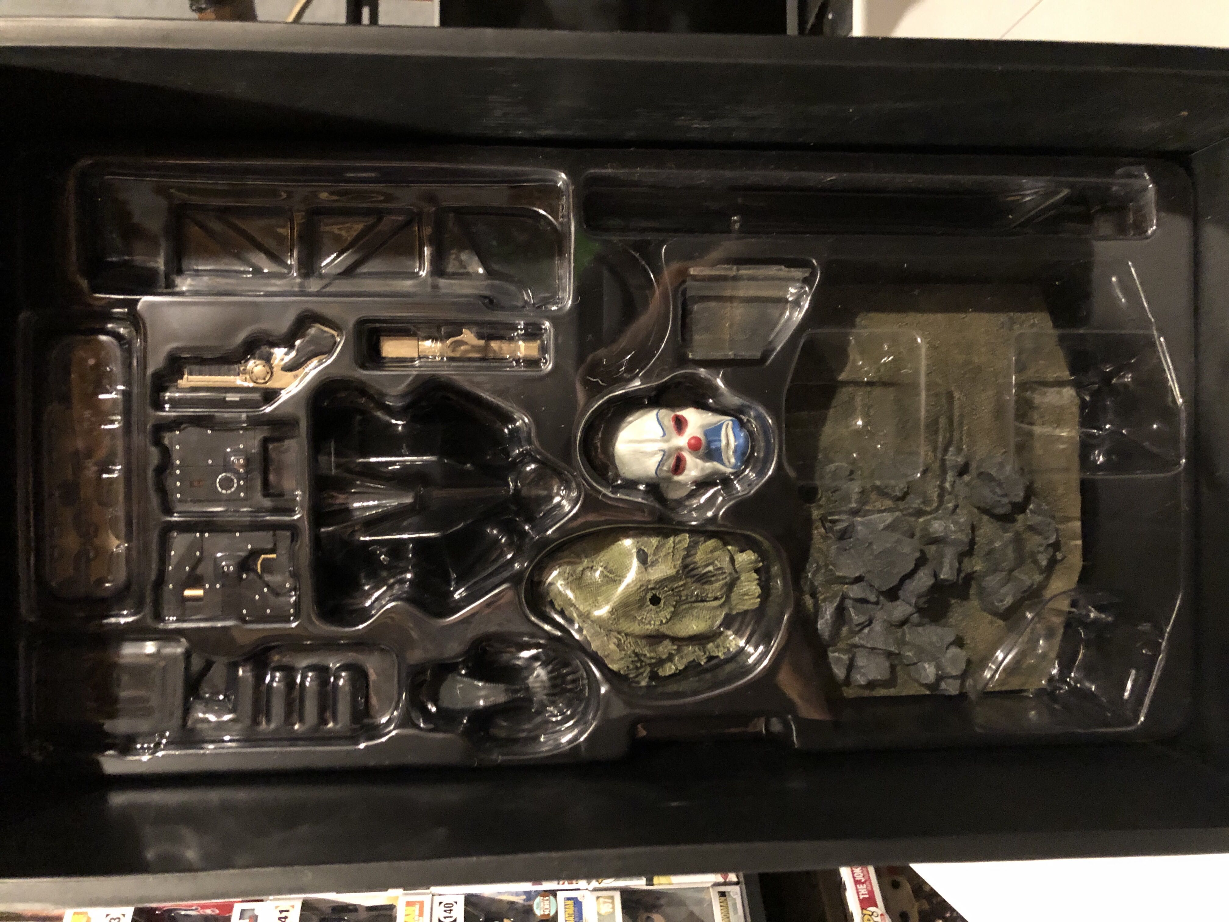 QS001: Batman 1/4 Scale  - Hot Toys (The Dark Knight Rises) action figure collectible [Barcode 4897011174709] - Main Image 4