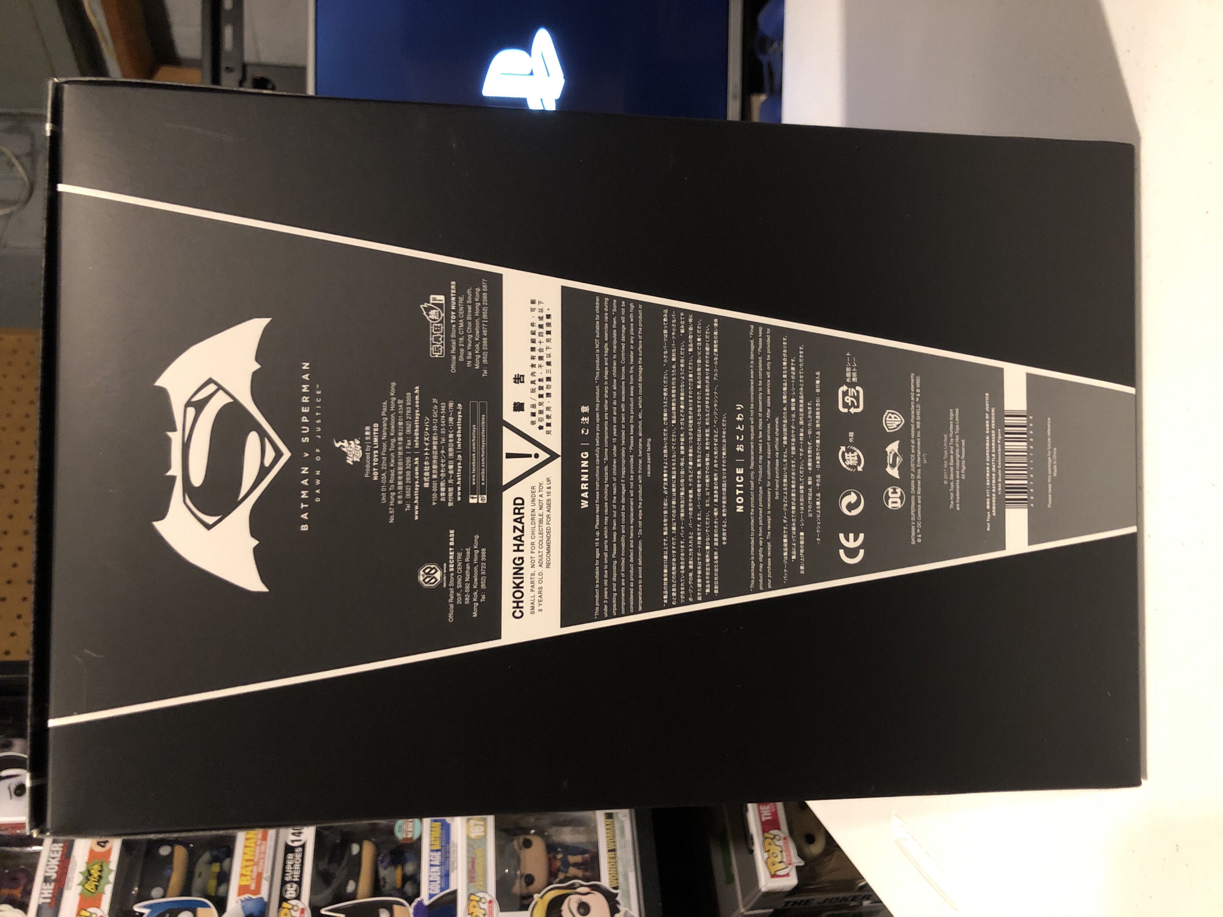 Batman : Armored Batman (Battle Damaged) - Hot Toys (Batman V Superman: Dawn Of Justice) action figure collectible [Barcode 4897011182995] - Main Image 2