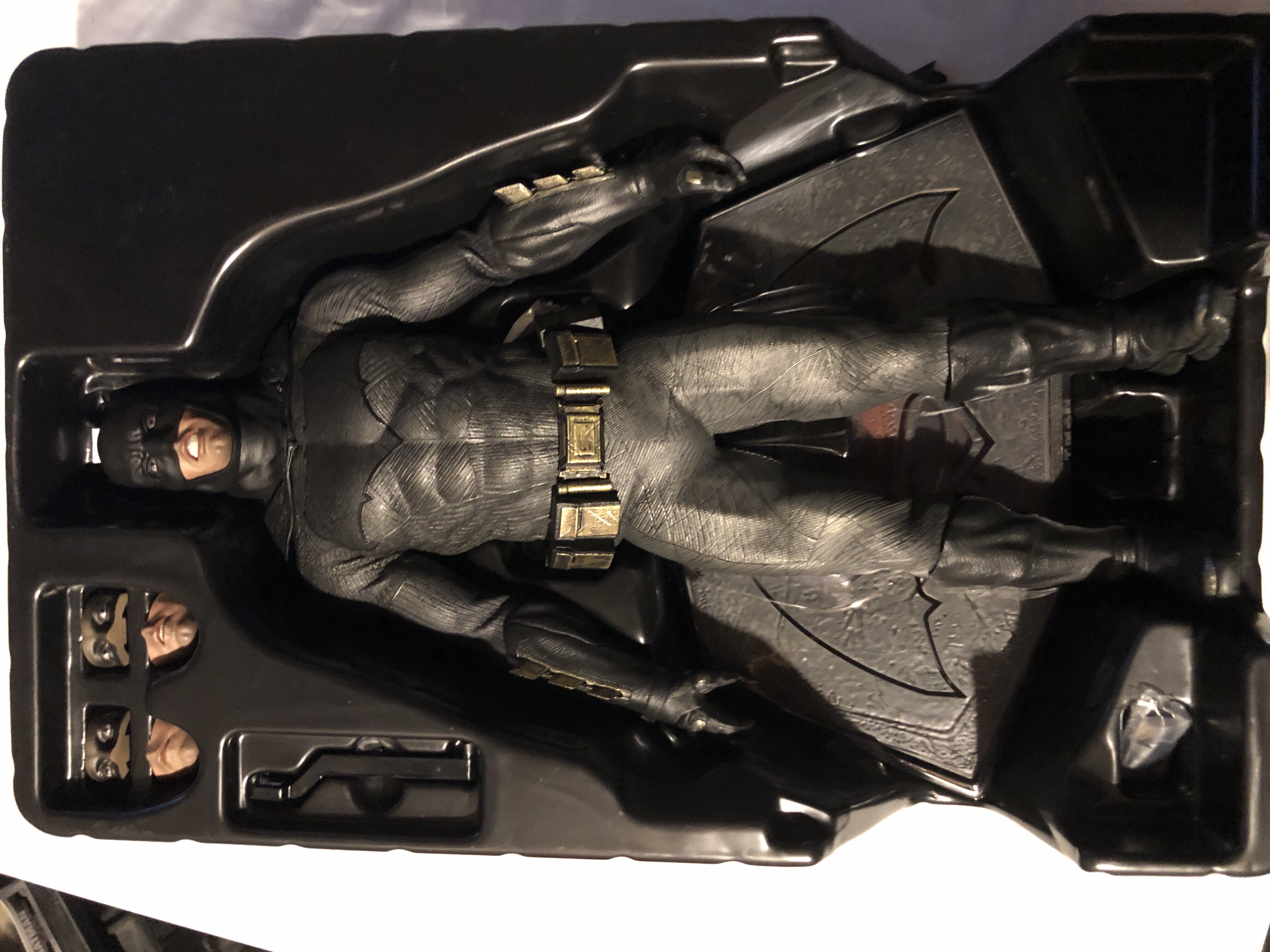 Hot toys MMS342: Batman Tech With Cowl  1/6th Scale - Hot Toys (Batman V Superman: Dawn Of Justice) action figure collectible [Barcode 4897011178493] - Main Image 3