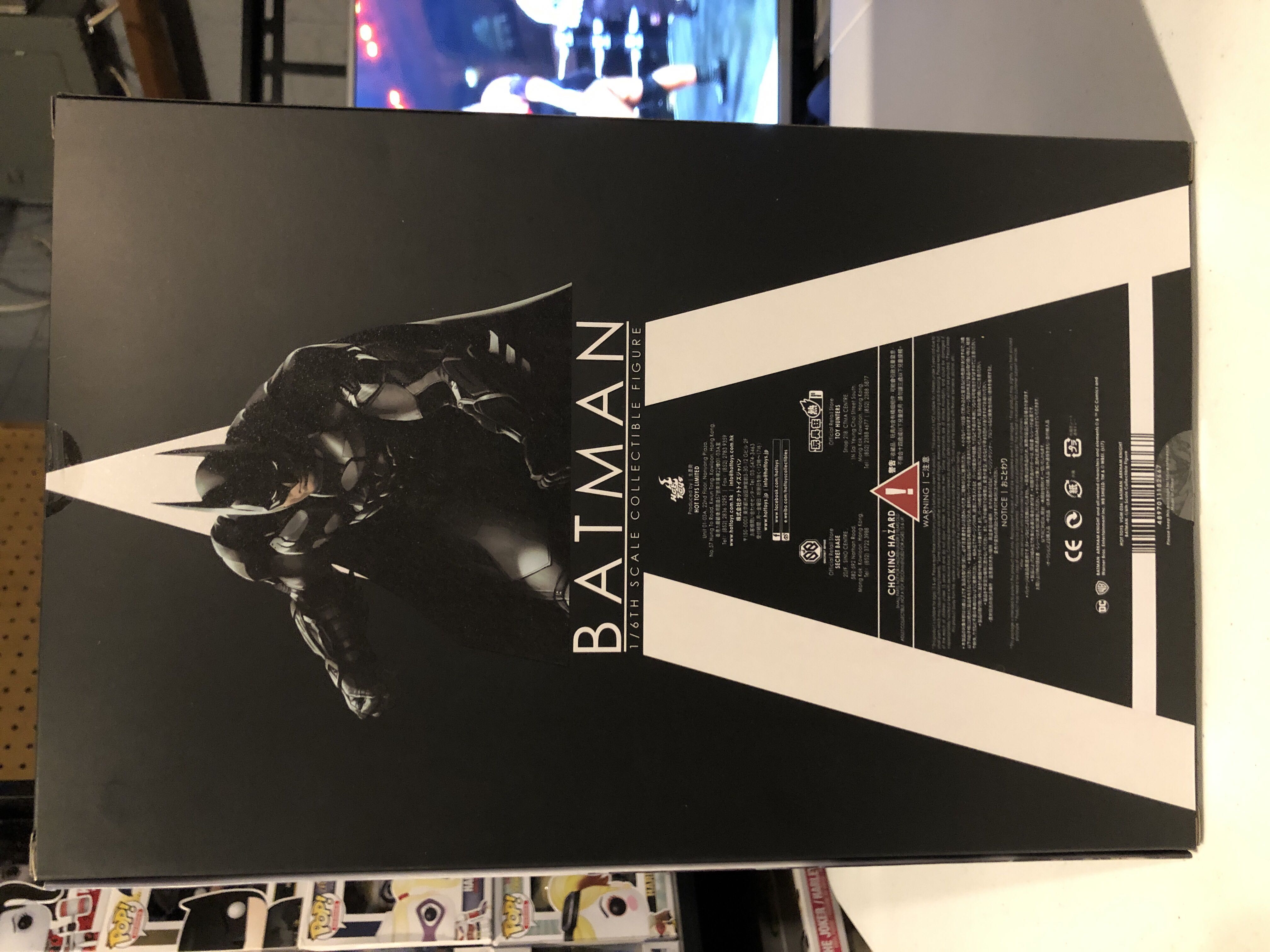Batman - Hot Toys (Batman: Arkham Knight (2015)) action figure collectible [Barcode 4897011182667] - Main Image 2