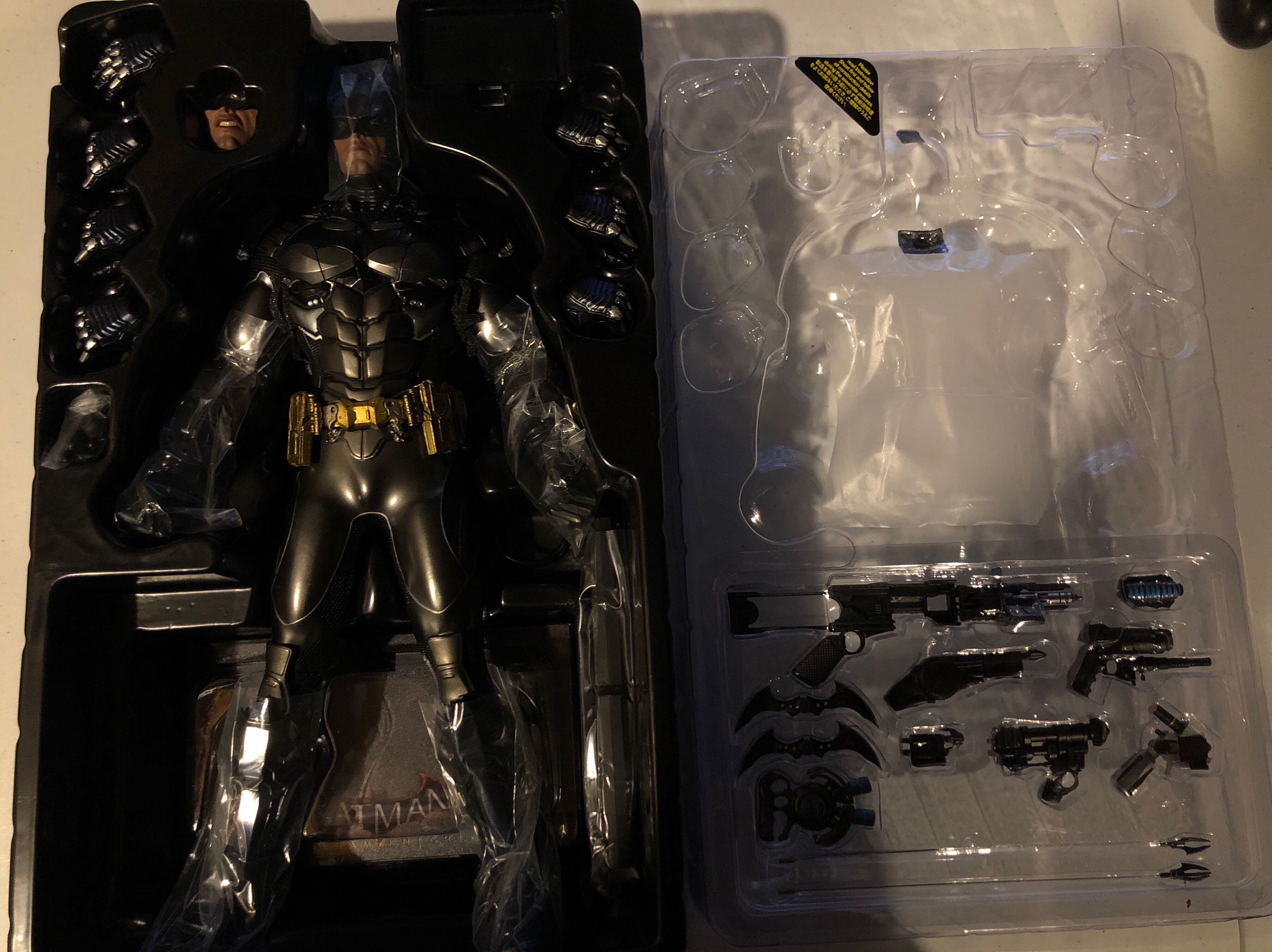 Batman - Hot Toys (Batman: Arkham Knight (2015)) action figure collectible [Barcode 4897011182667] - Main Image 4