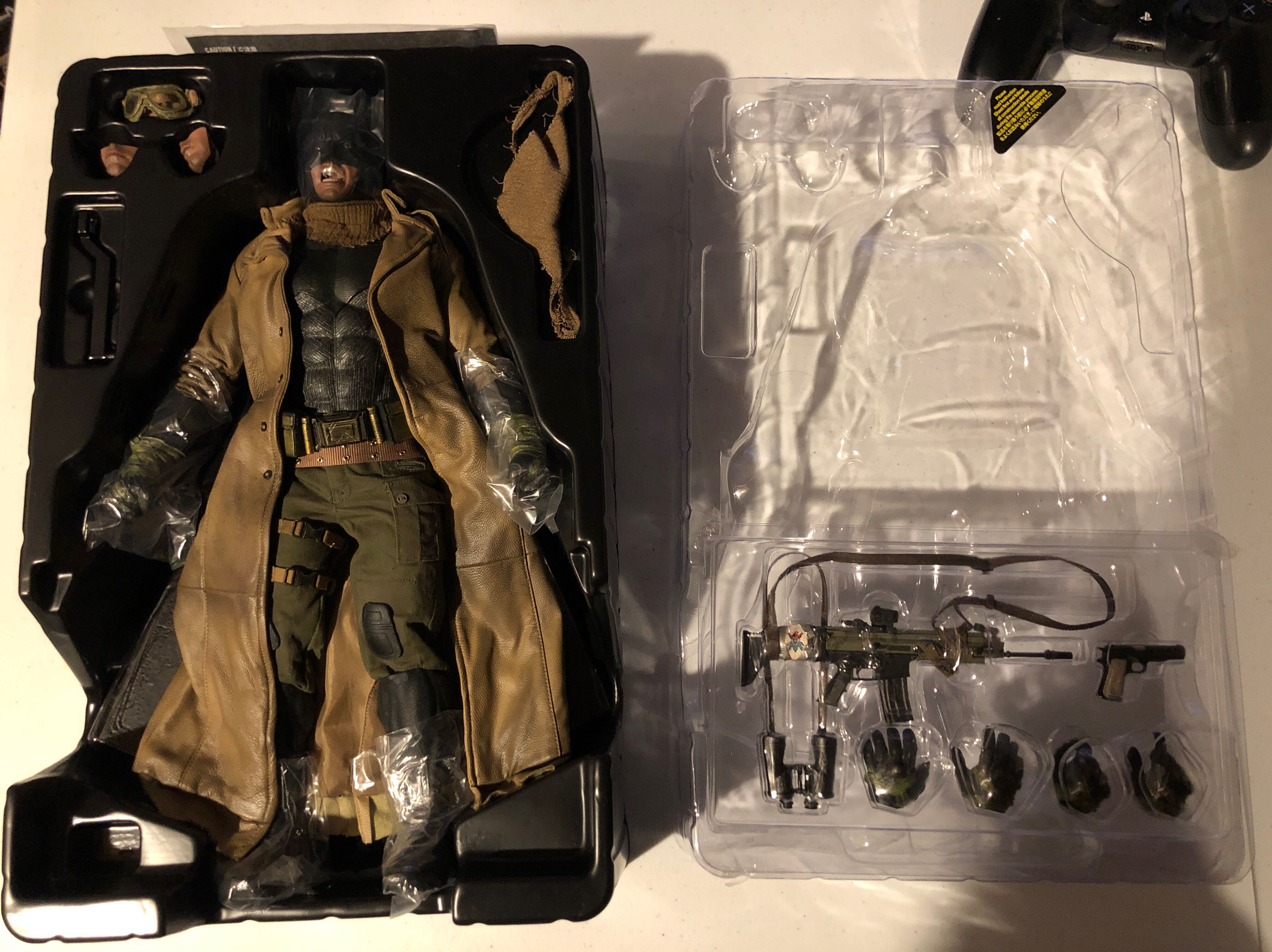 1:6 (Film/TV) - Knightmare Batman - Hot Toys (Batman V Superman: Dawn Of Justice) action figure collectible [Barcode 4897011181462] - Main Image 4
