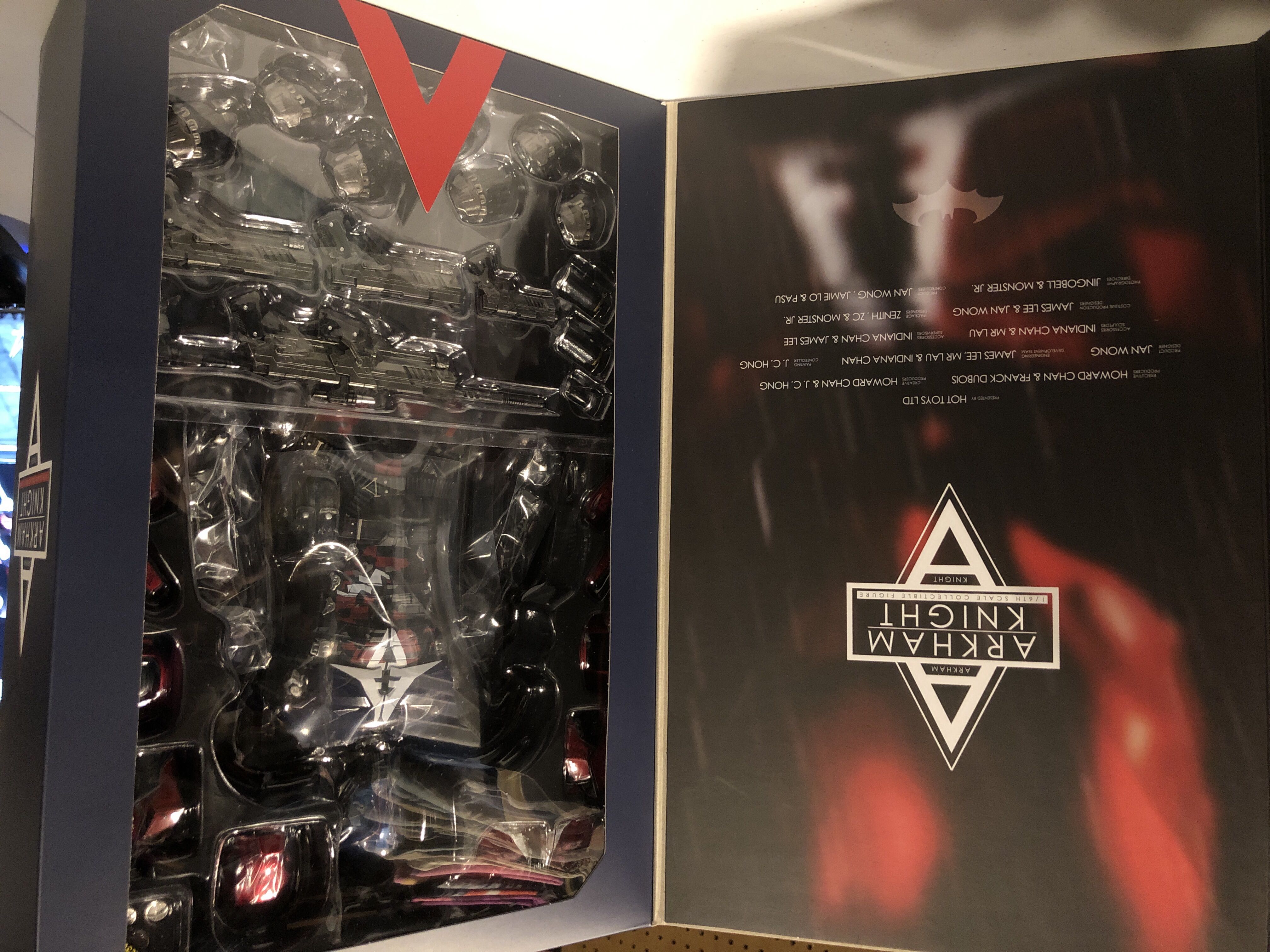 Arkham Knight - Hot Toys (Batman: Arkham Knight) action figure collectible [Barcode 4897011183558] - Main Image 3