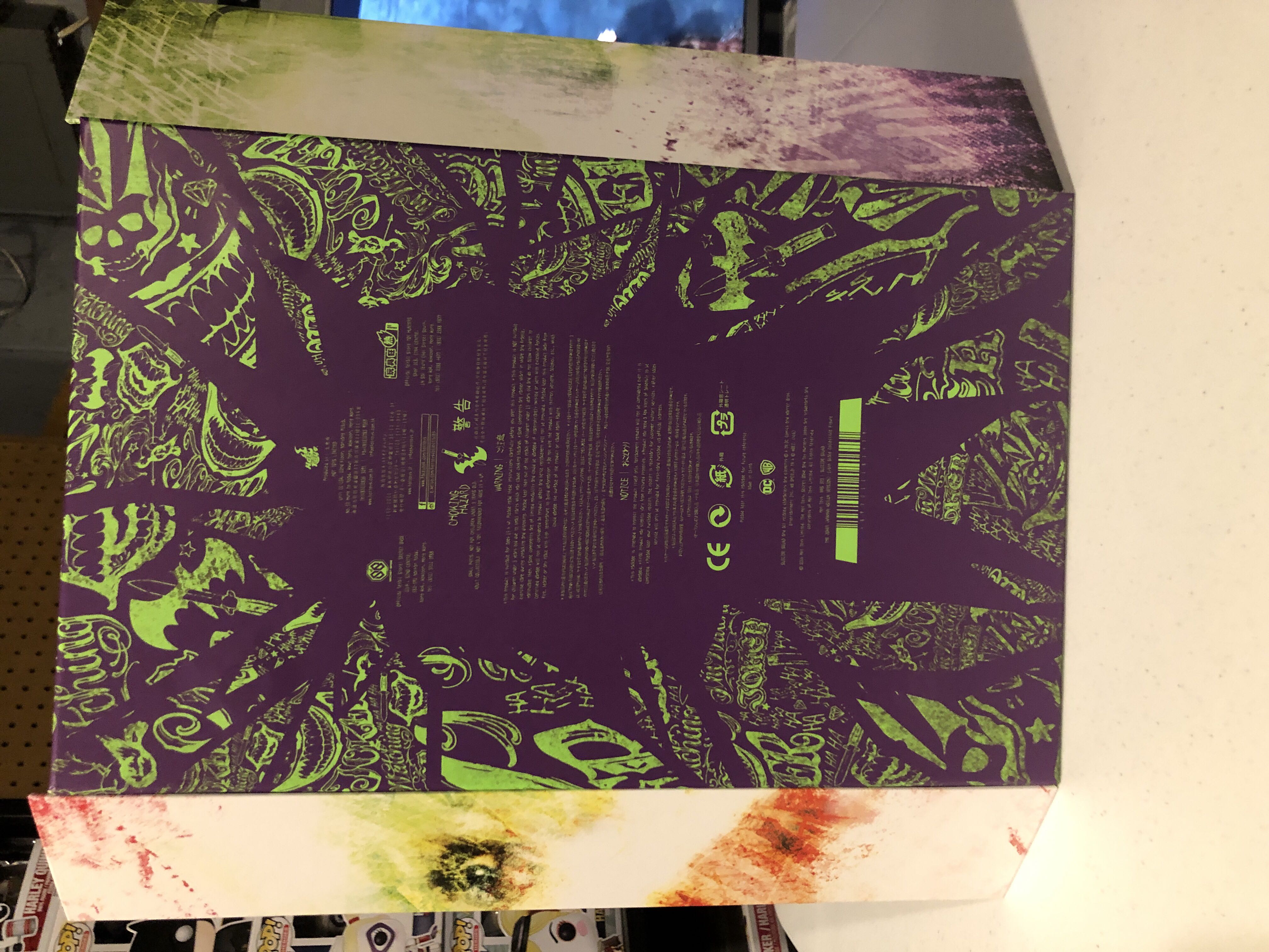 MMS373: The Joker (Arkham Asylum) 1/6th Scale  - Hot Toys (Suicide Squad) action figure collectible [Barcode 4897011181479] - Main Image 2