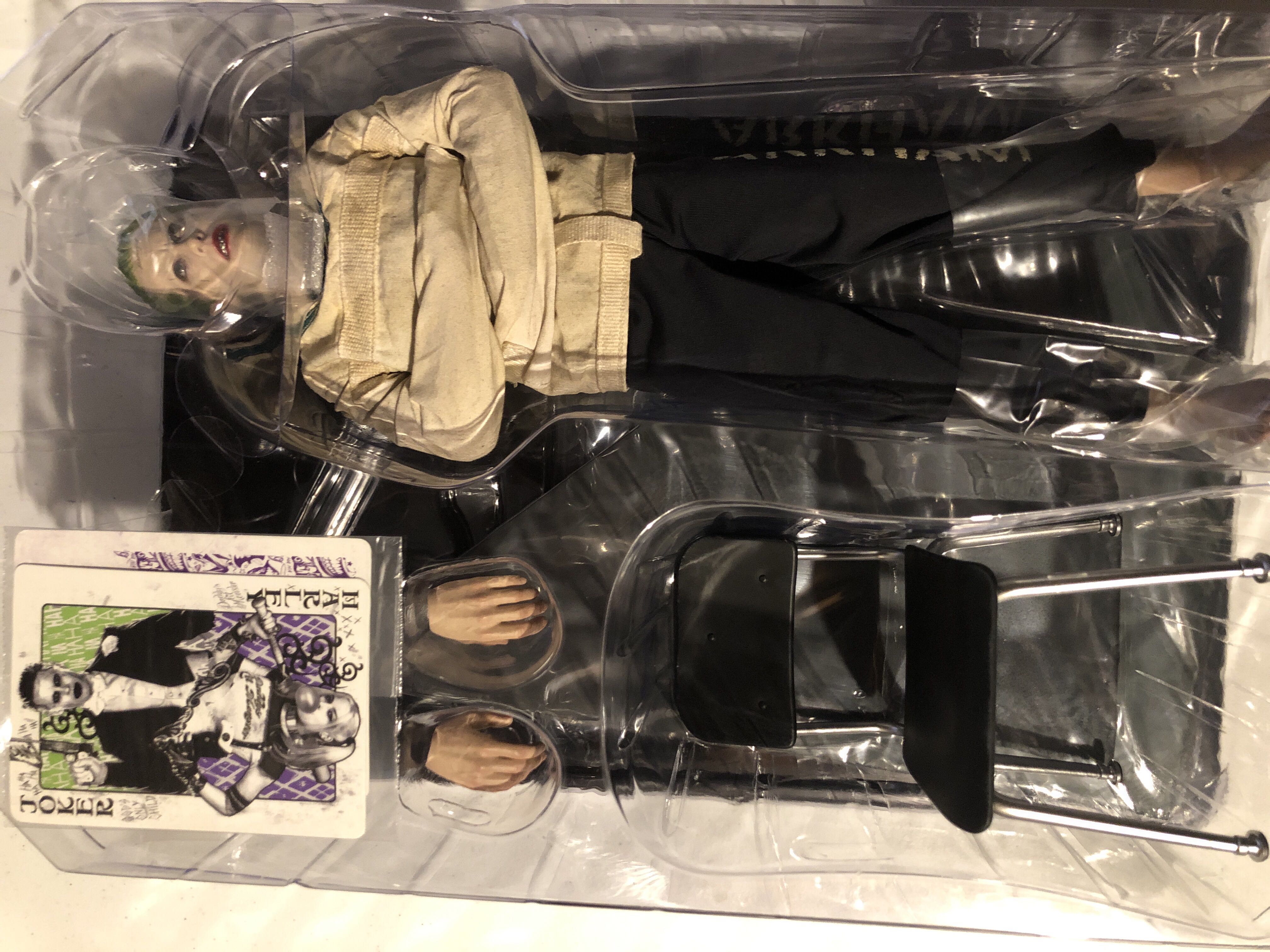 MMS373: The Joker (Arkham Asylum) 1/6th Scale  - Hot Toys (Suicide Squad) action figure collectible [Barcode 4897011181479] - Main Image 3