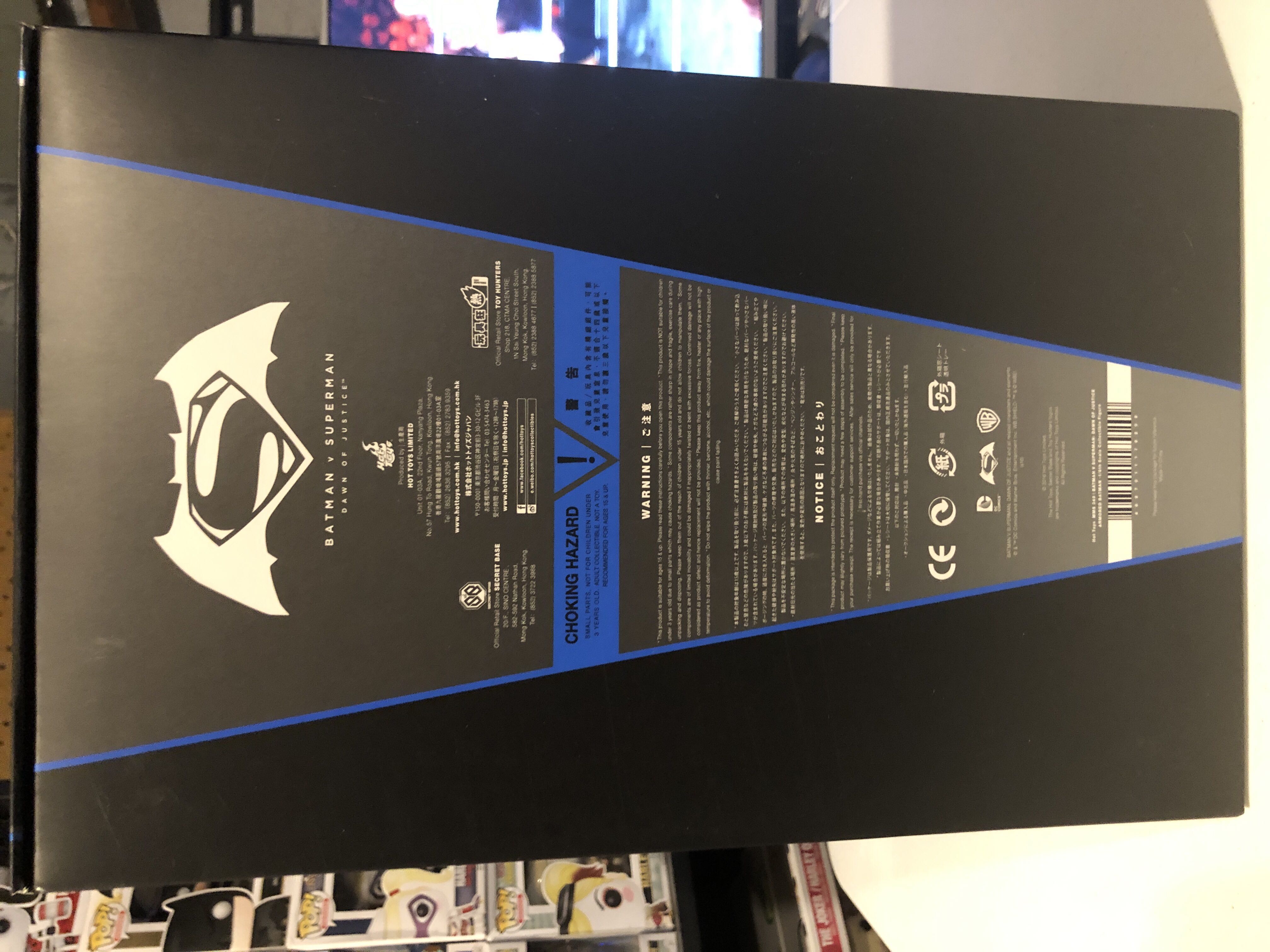 MMS349: Armored Batman 1/6th Scale  - Hot Toys (Batman V Superman: Dawn Of Justice) action figure collectible [Barcode 4897011179209] - Main Image 2