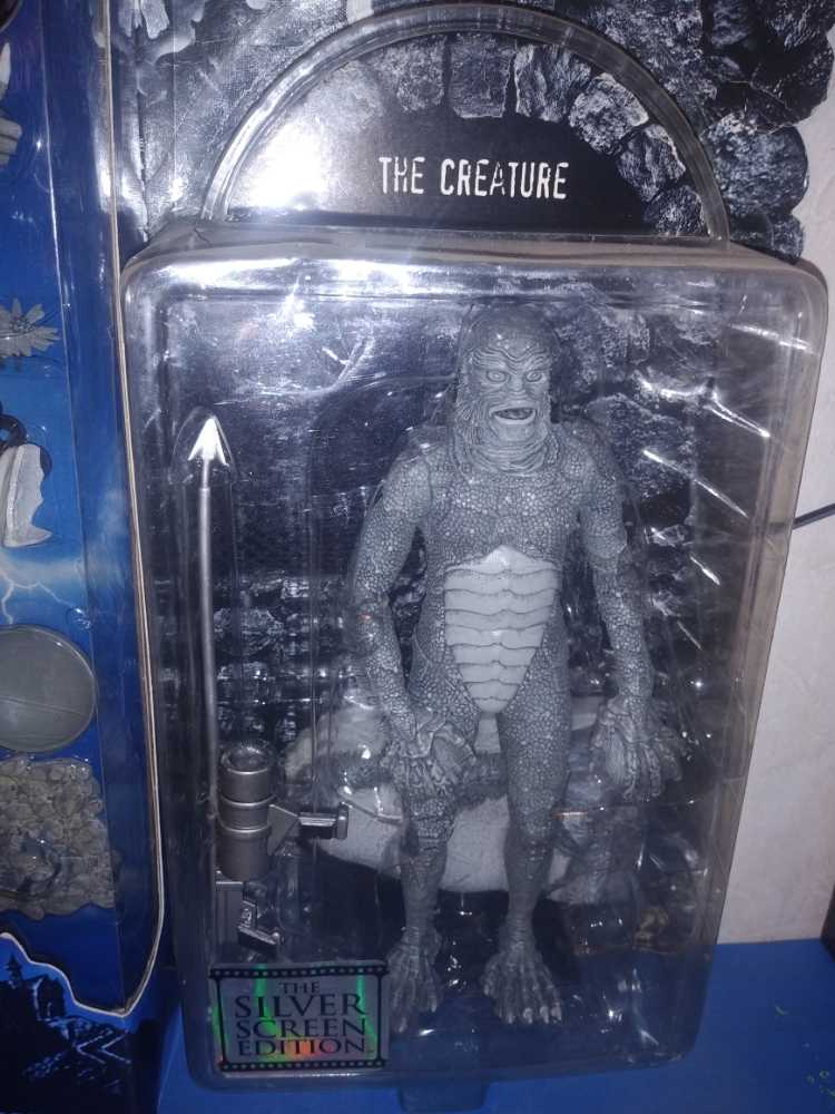 The Creature From The Black Lagoon - Sideshow Toy action figure collectible [Barcode 747720180185] - Main Image 2
