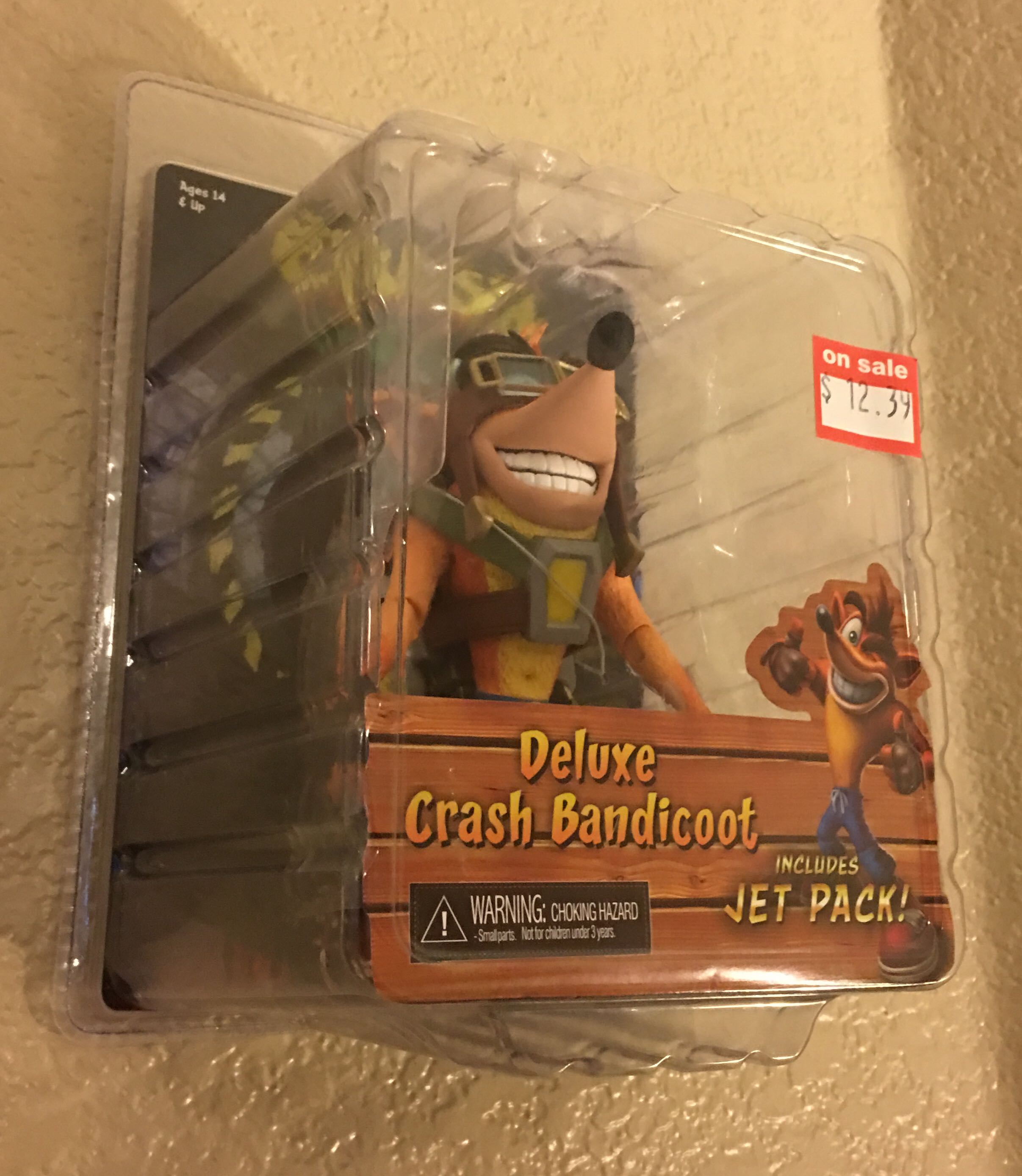 Deluxe Crash Bandicoot - Includes Jet Pack - Activison Publishing, Inc. (Jet Pack) action figure collectible [Barcode 634482410530] - Main Image 2