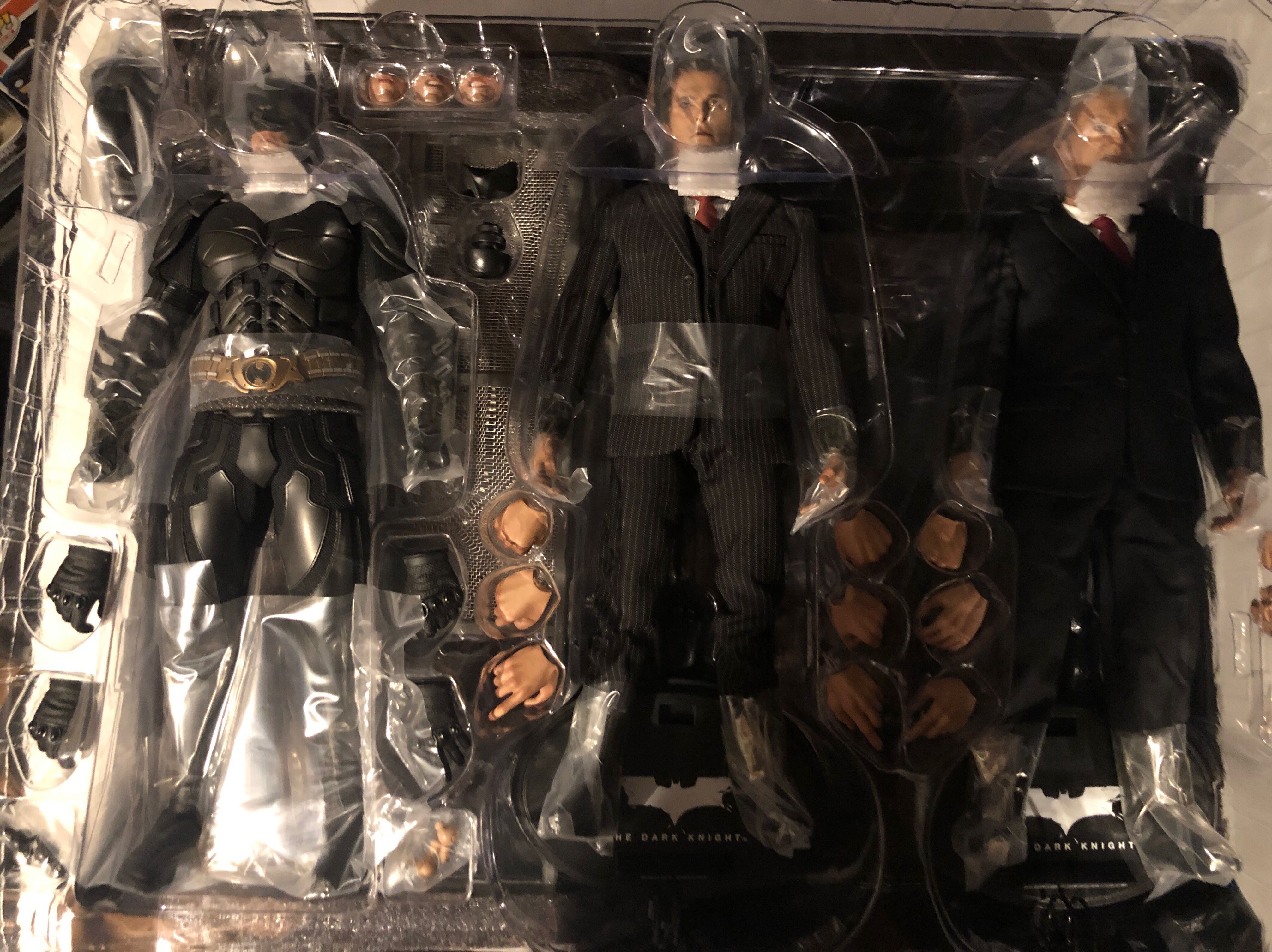Batman Armory MMS234 - Hot Toys (The Dark Knight) action figure collectible [Barcode 4897011175751] - Main Image 3