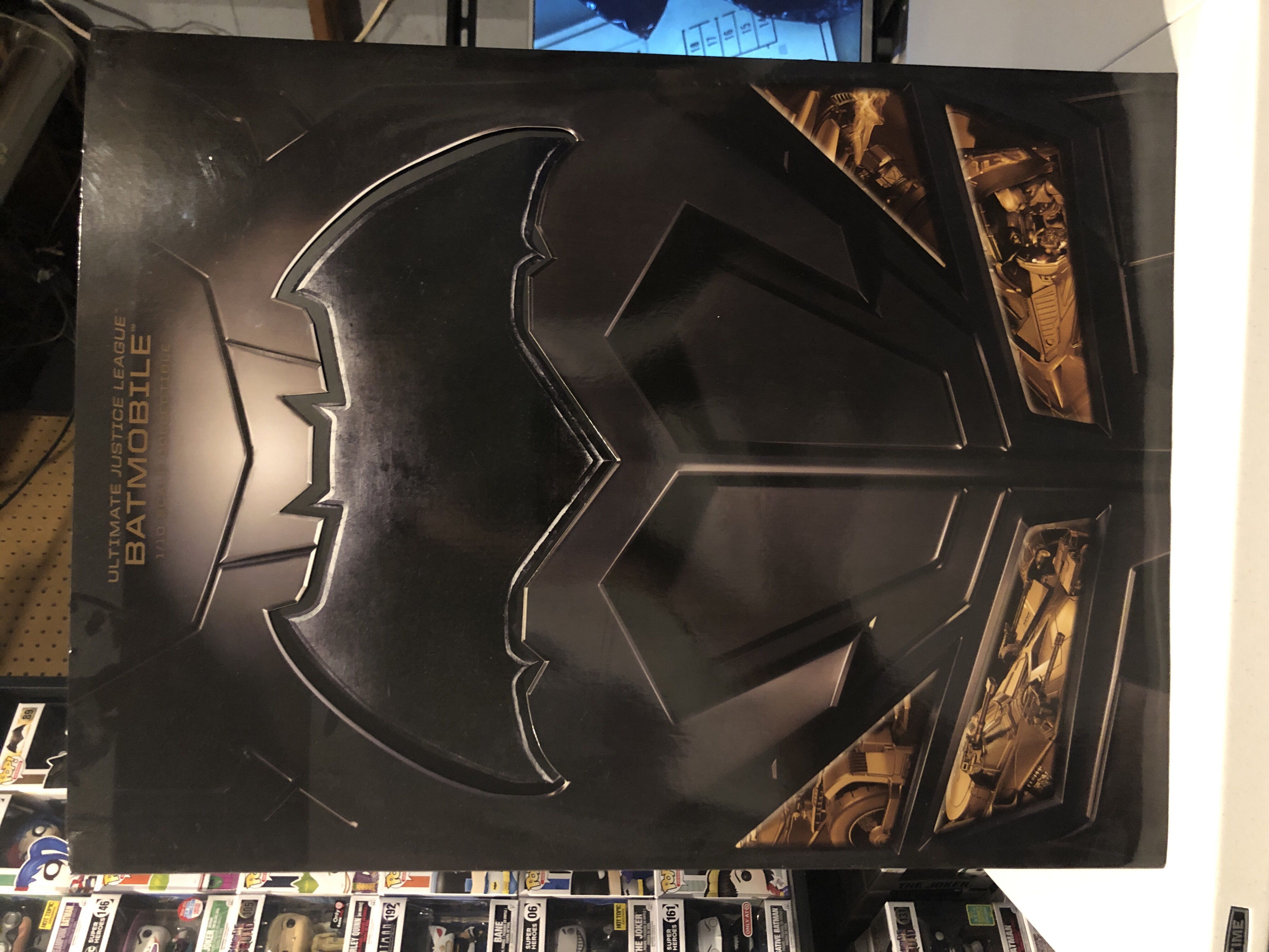 Ultimate Justice League Batmobile - Mattel (Batman) action figure collectible [Barcode 887961548686] - Main Image 1
