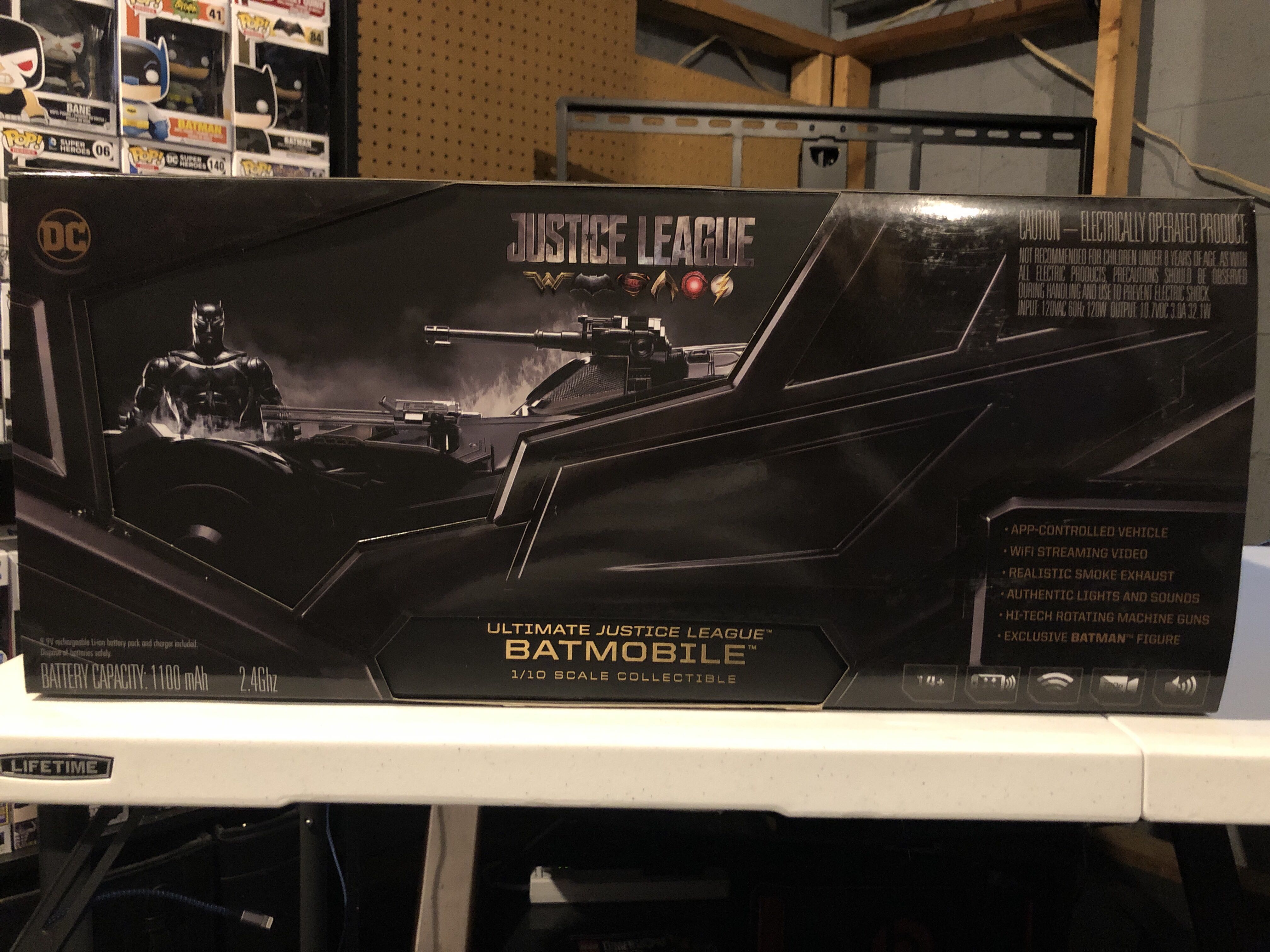 Ultimate Justice League Batmobile - Mattel (Batman) action figure collectible [Barcode 887961548686] - Main Image 2