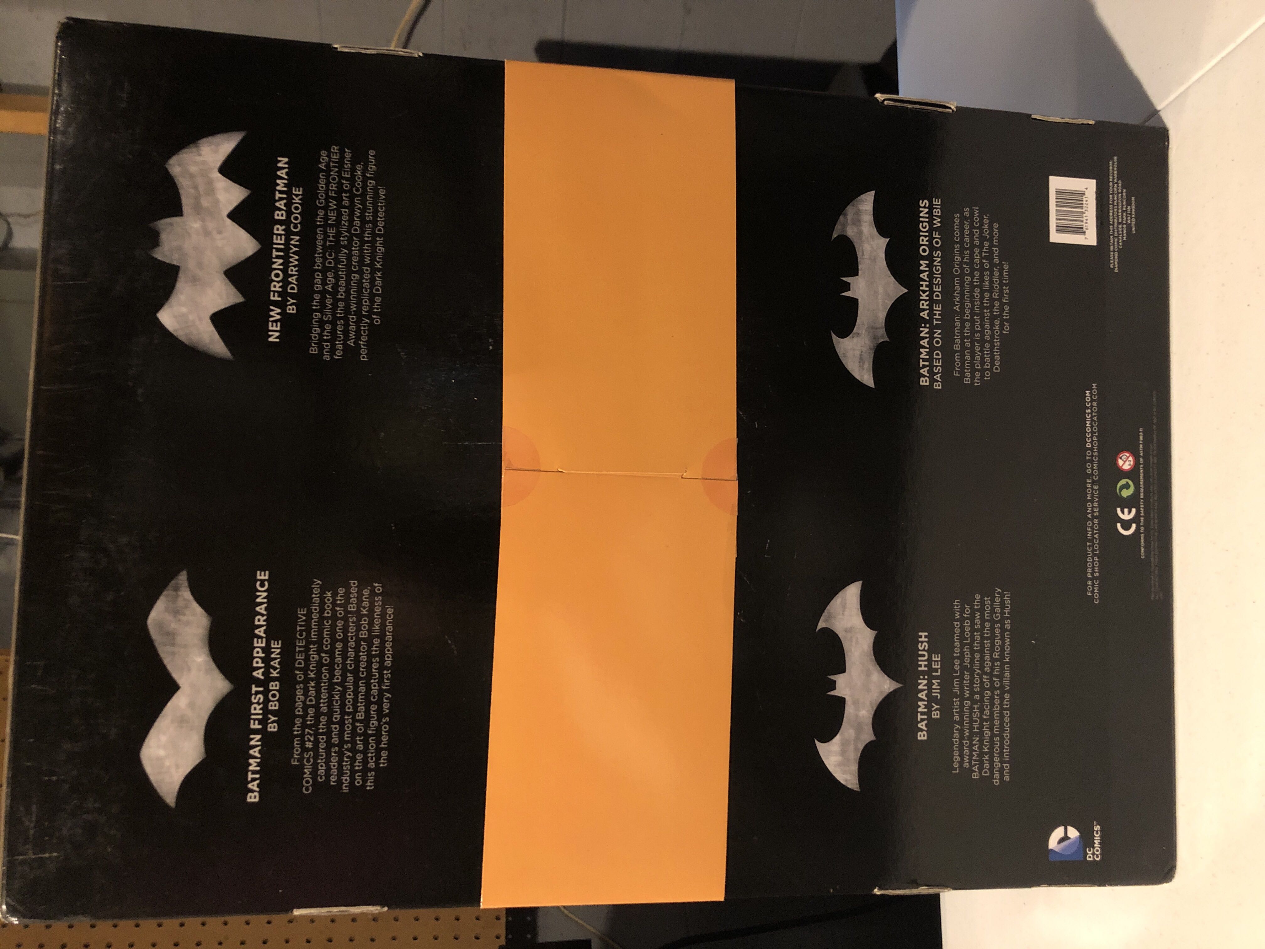 75 Years Of Batman (Gold)  - DC Collectibles (Batman 75th Anniversary) action figure collectible [Barcode 761941322414] - Main Image 2