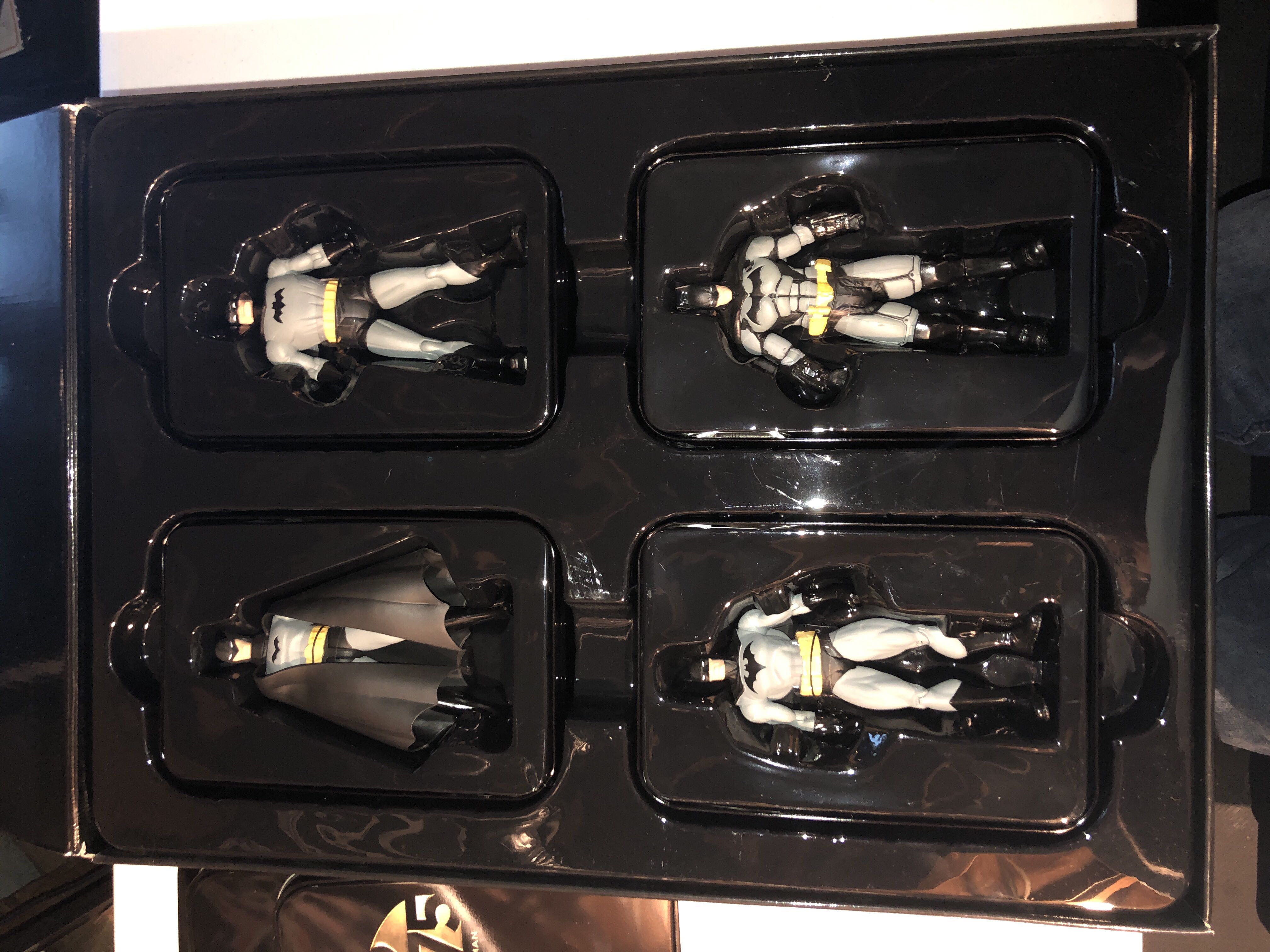 75 Years Of Batman (Gold)  - DC Collectibles (Batman 75th Anniversary) action figure collectible [Barcode 761941322414] - Main Image 4