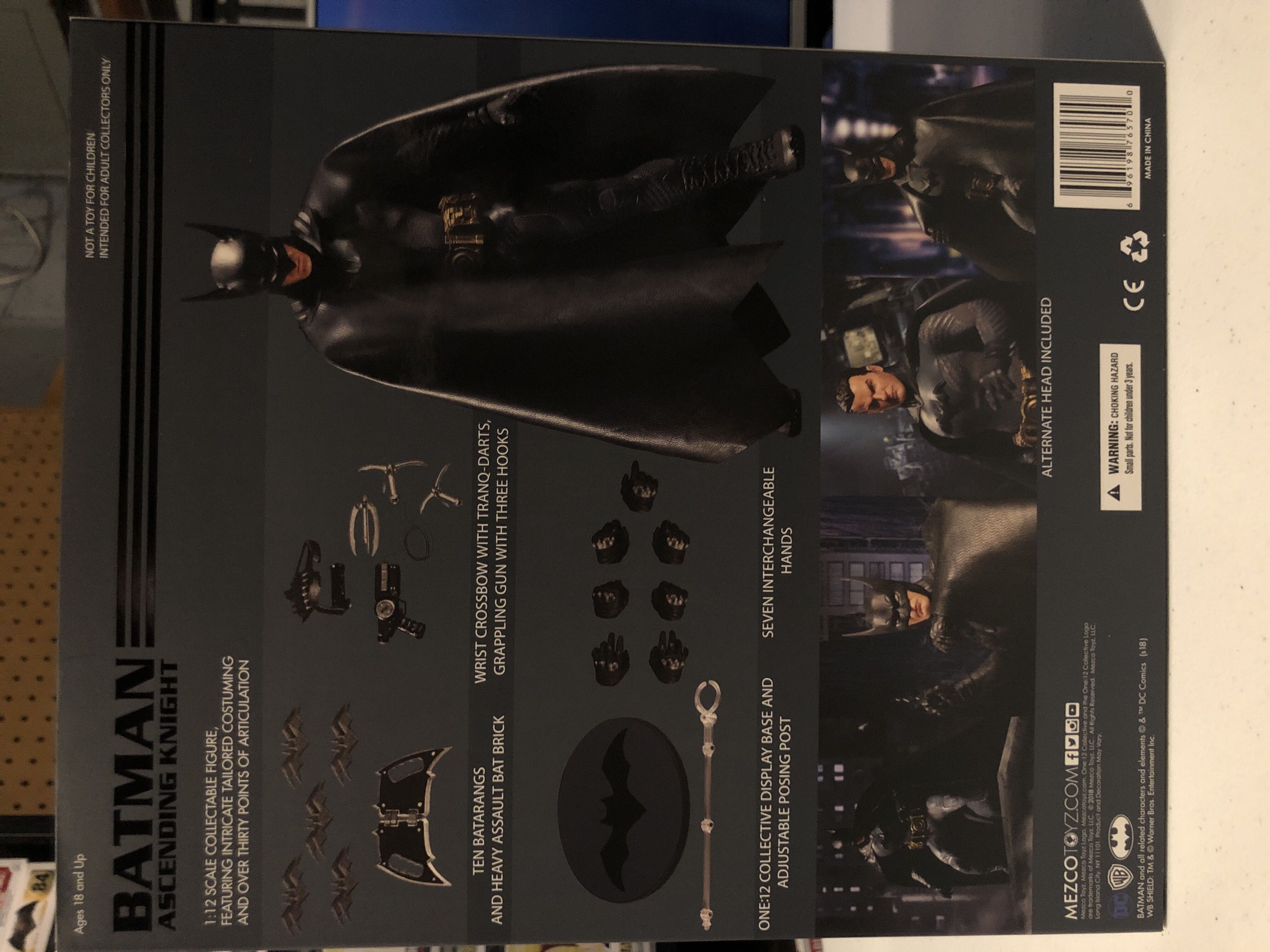 One:12 Collective/ Batman (Ascending Knight) - Mezco Toyz (Mezco Toyz ONE:12) action figure collectible [Barcode 696198765700] - Main Image 2