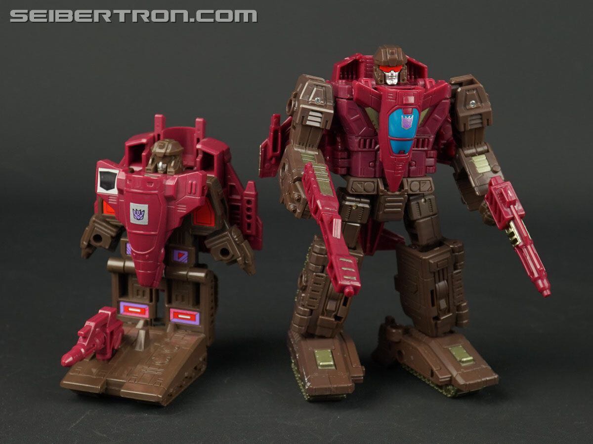Skytread (Flywheels) - Hasbro / Takara Tomy (The Transformers) action figure collectible [Barcode 630509754618] - Main Image 4
