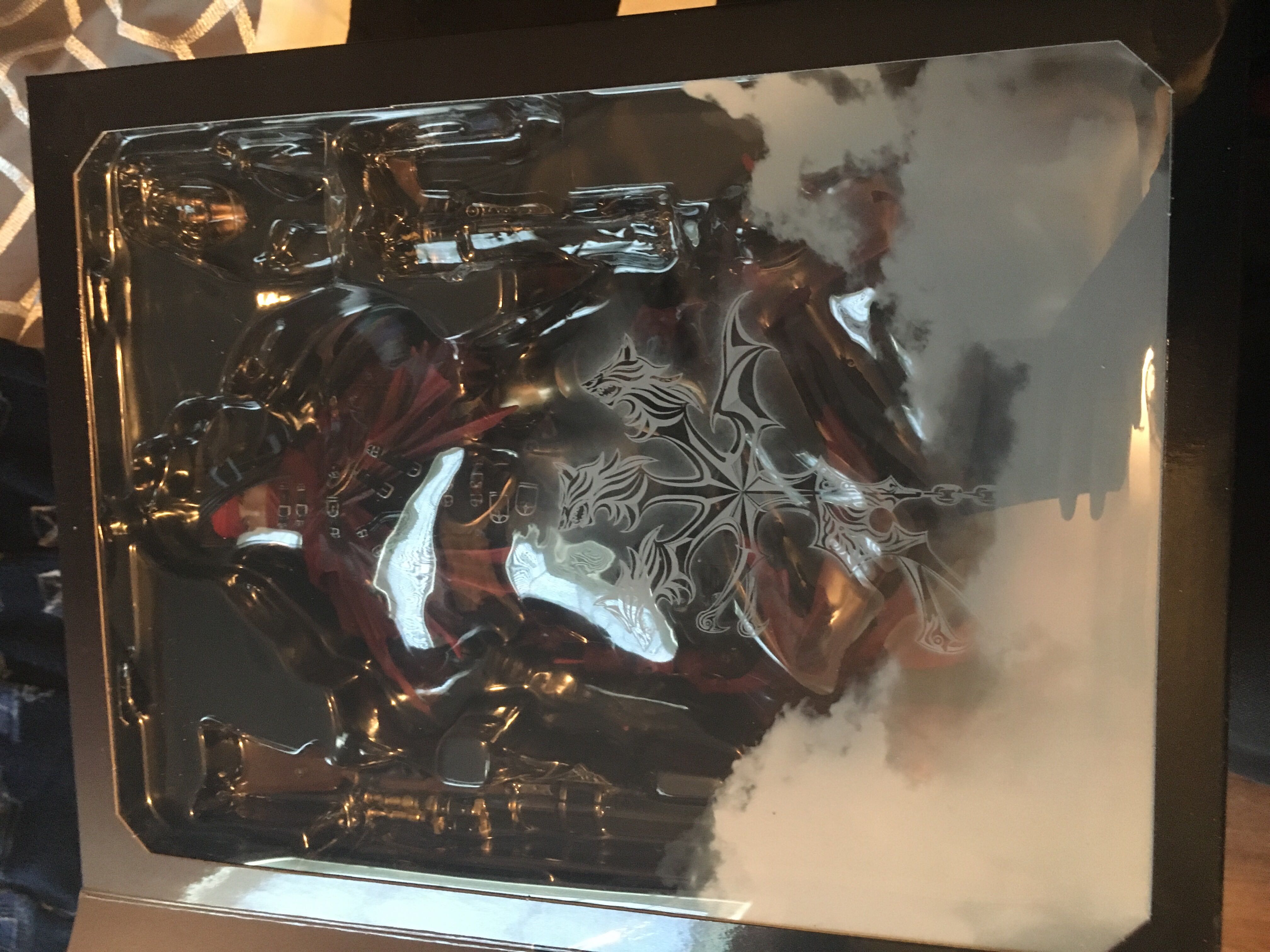 Vincent Valentine - Square Enix (Dirge Of Cerberus) action figure collectible [Barcode 662248821962] - Main Image 2