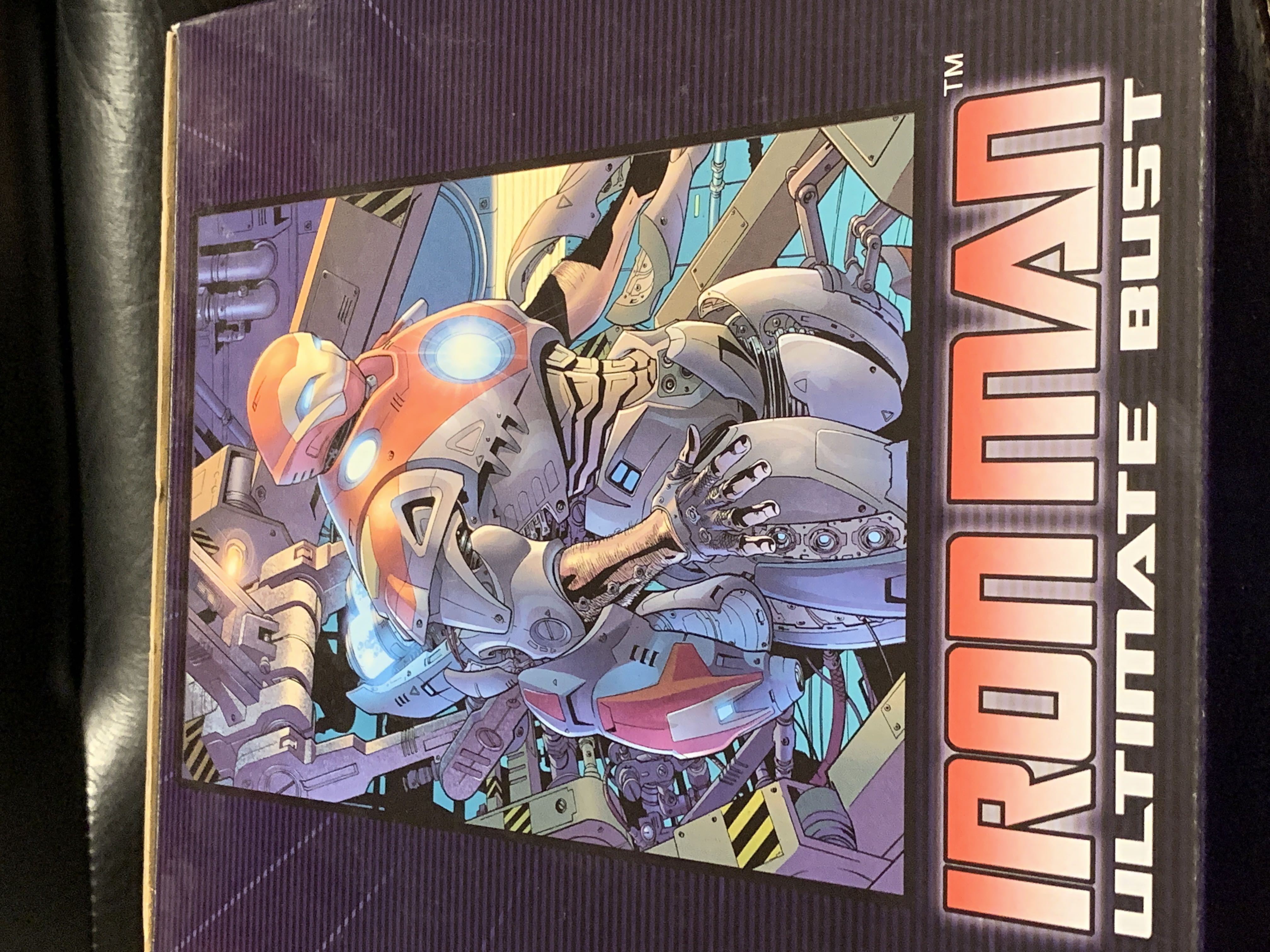 Ironman  - Diamond Select Toys & Collectibles (Marvel Collector Editions) action figure collectible [Barcode 699788201657] - Main Image 3