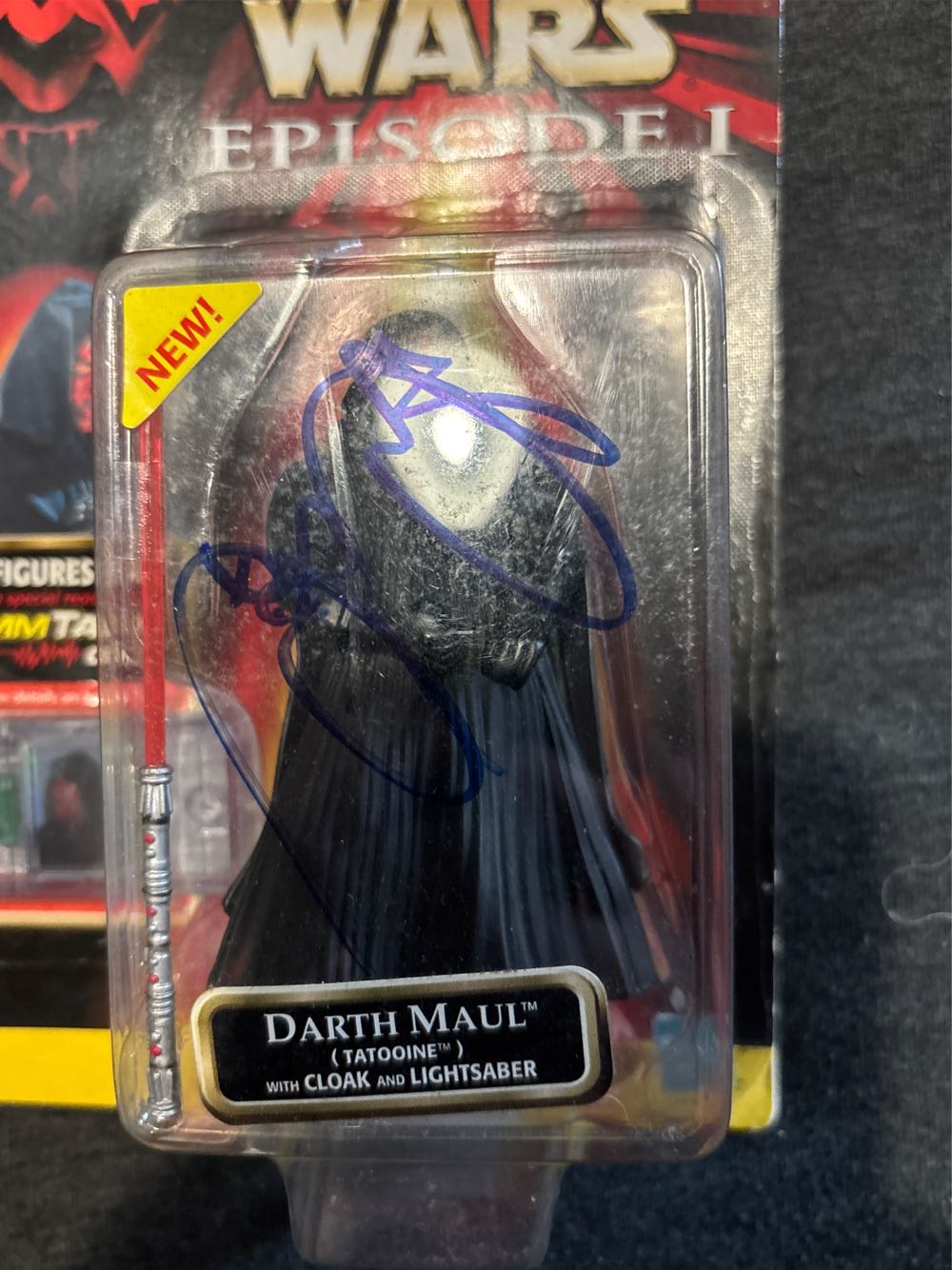 Carded Signed. Episode 1.  Darth Maul (Tatooine)W/ Cloak and Lightsaber. Signed Ray Park. - Hasbro (Episode 1 (commtech Chip)) action figure collectible [Barcode 076281841342] - Main Image 5