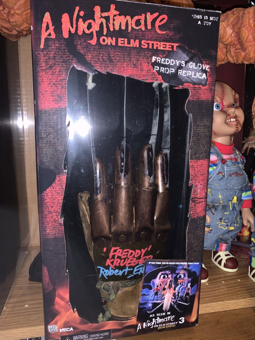 A Nightmare On Elm Street: Dream Warriors Replica Glove (Autographed by Robert Englund) - Neca (A Nightmare On Elm Street) action figure collectible - Main Image 2