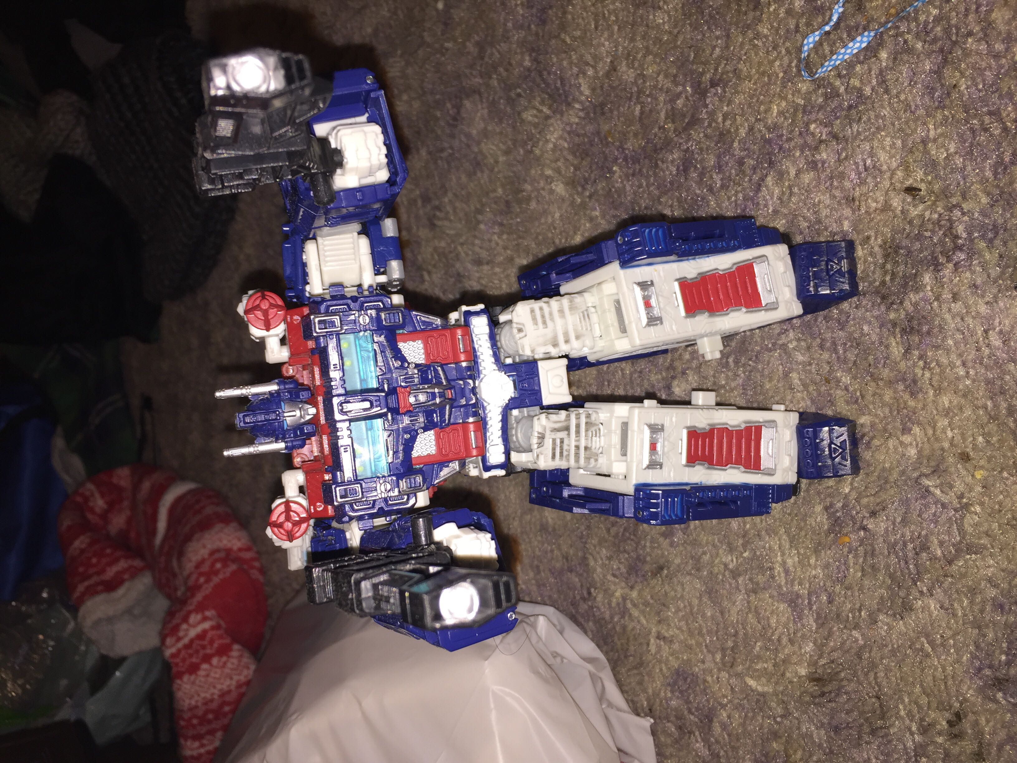 WFC Siege Ultra Magnus - Hasbro / Takara Tomy (The Transformers) action figure collectible [Barcode 630509747405] - Main Image 3