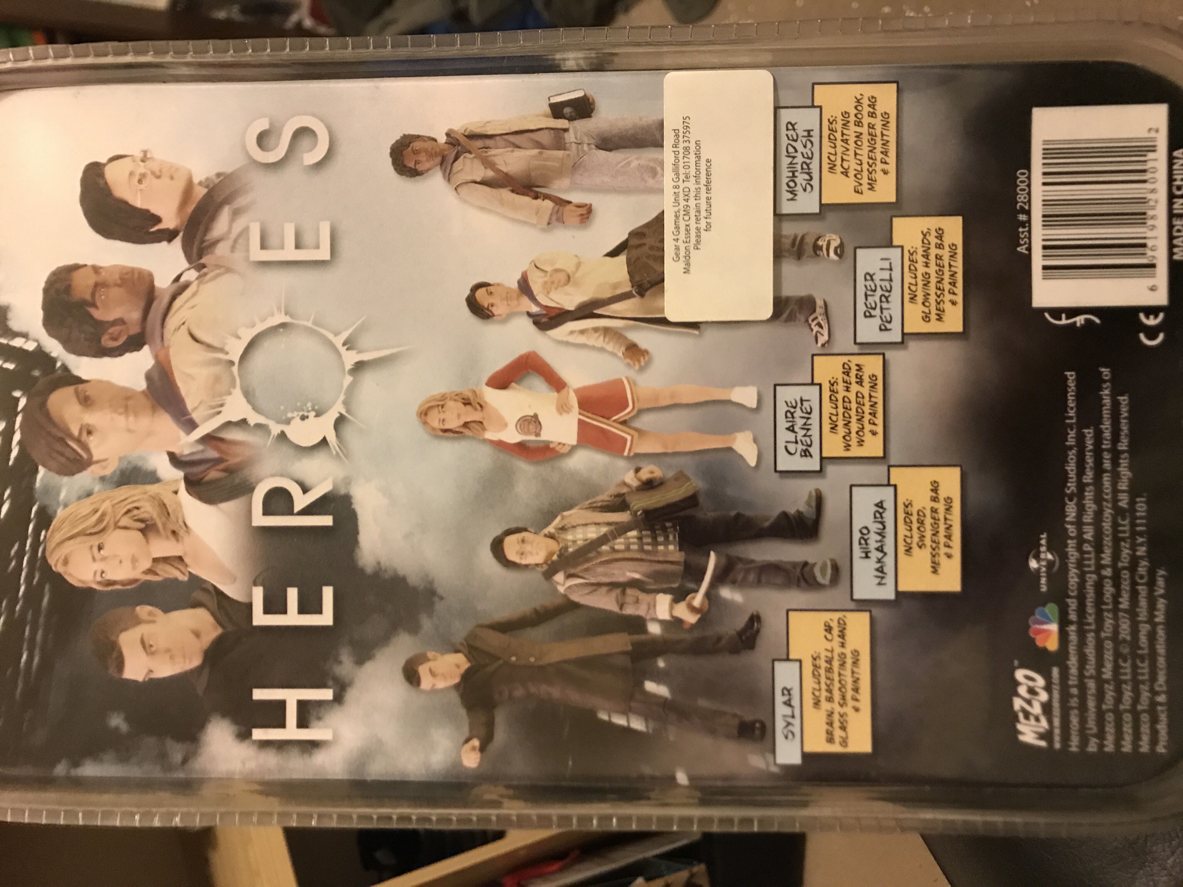 Peter Petrelli with Bag - Mezco Toyz (Heroes) action figure collectible [Barcode 696198280012] - Main Image 2