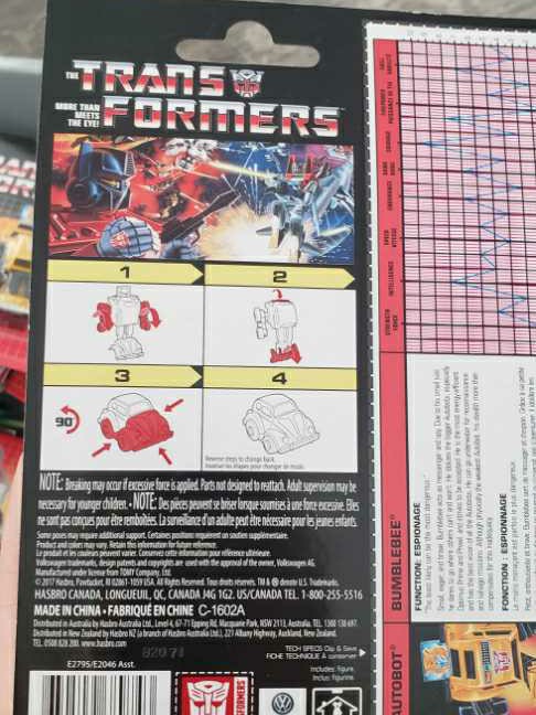 Bumblebee - Hasbro (The Transformers) action figure collectible [Barcode 630509689743] - Main Image 2