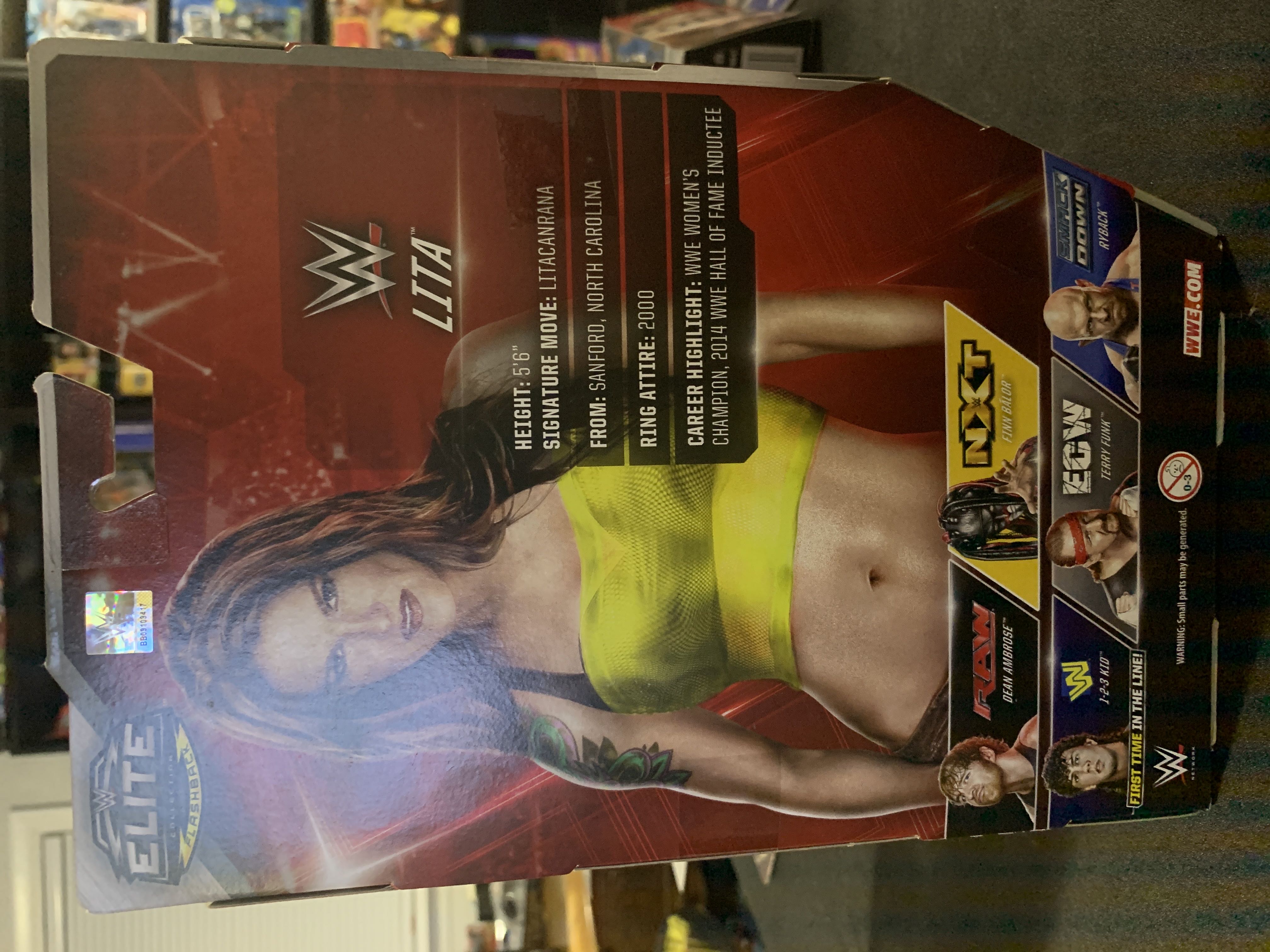 WWE Lita - Mattel (Wwe Elite) action figure collectible [Barcode 887961232912] - Main Image 2