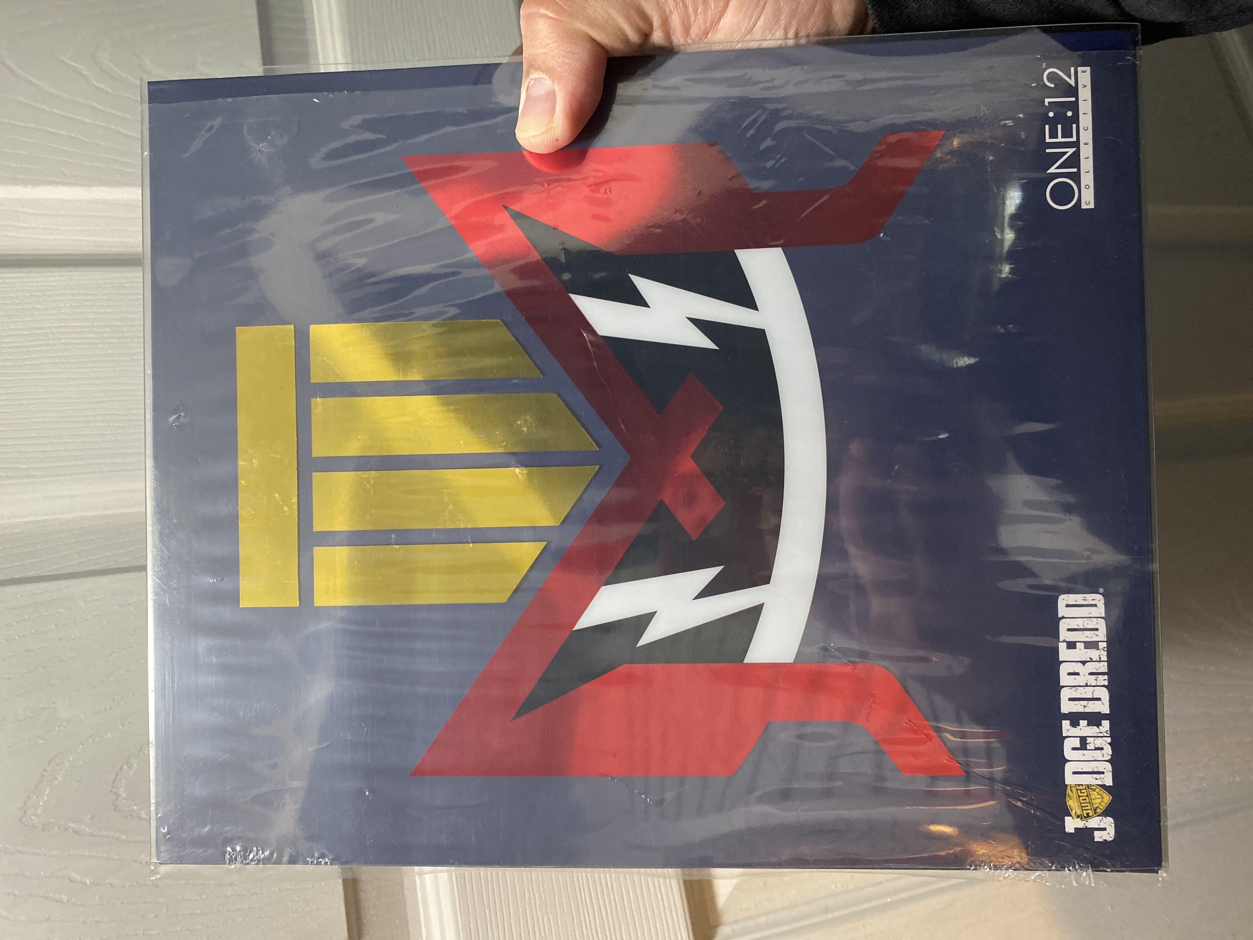 3 Judge Dredd - Mezco Toyz (Mezco One 12) action figure collectible [Barcode 696198760217] - Main Image 2